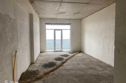 продается квартира с новым ремонтом 4-комнаты