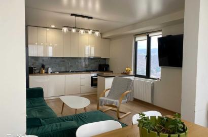 продается квартира с новым ремонтом 3-комнаты