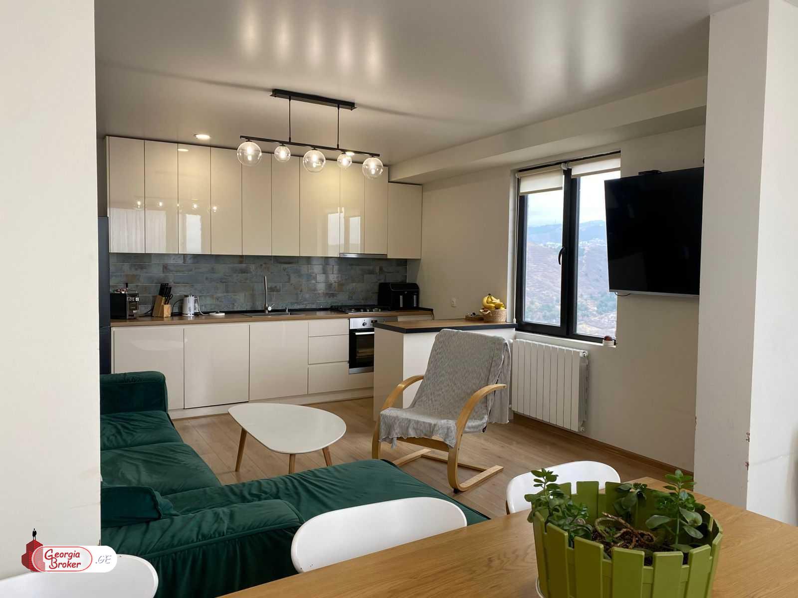 продается квартира с новым ремонтом 3-комнаты