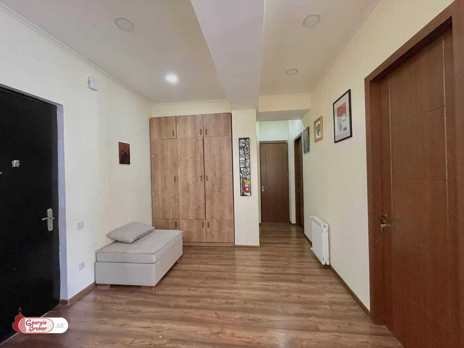 nearly repaired 3-room apartment for sale