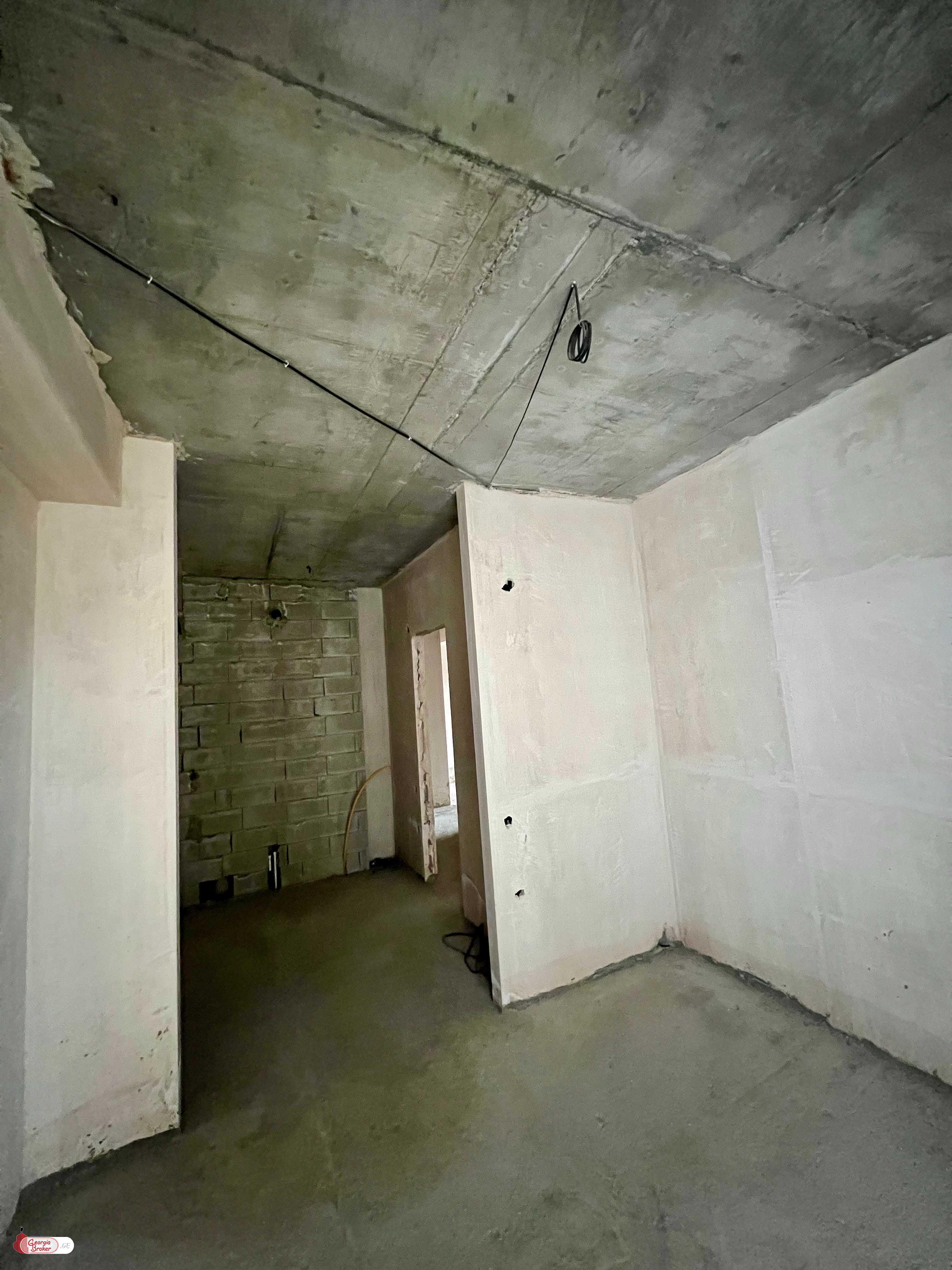 იყიდება ახალი აშენებული 4 ოთახიანი ბინა