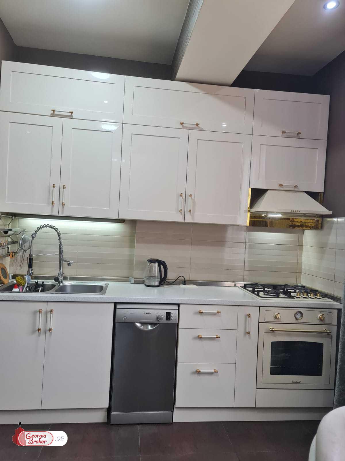 იყიდება ახალი გარემონტებული 3 ოთახიანი ბინა