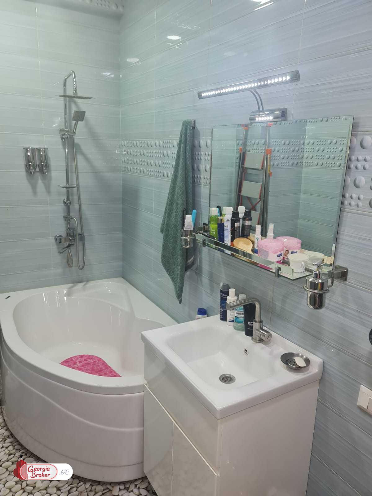 იყიდება ახალი გარემონტებული 3 ოთახიანი ბინა