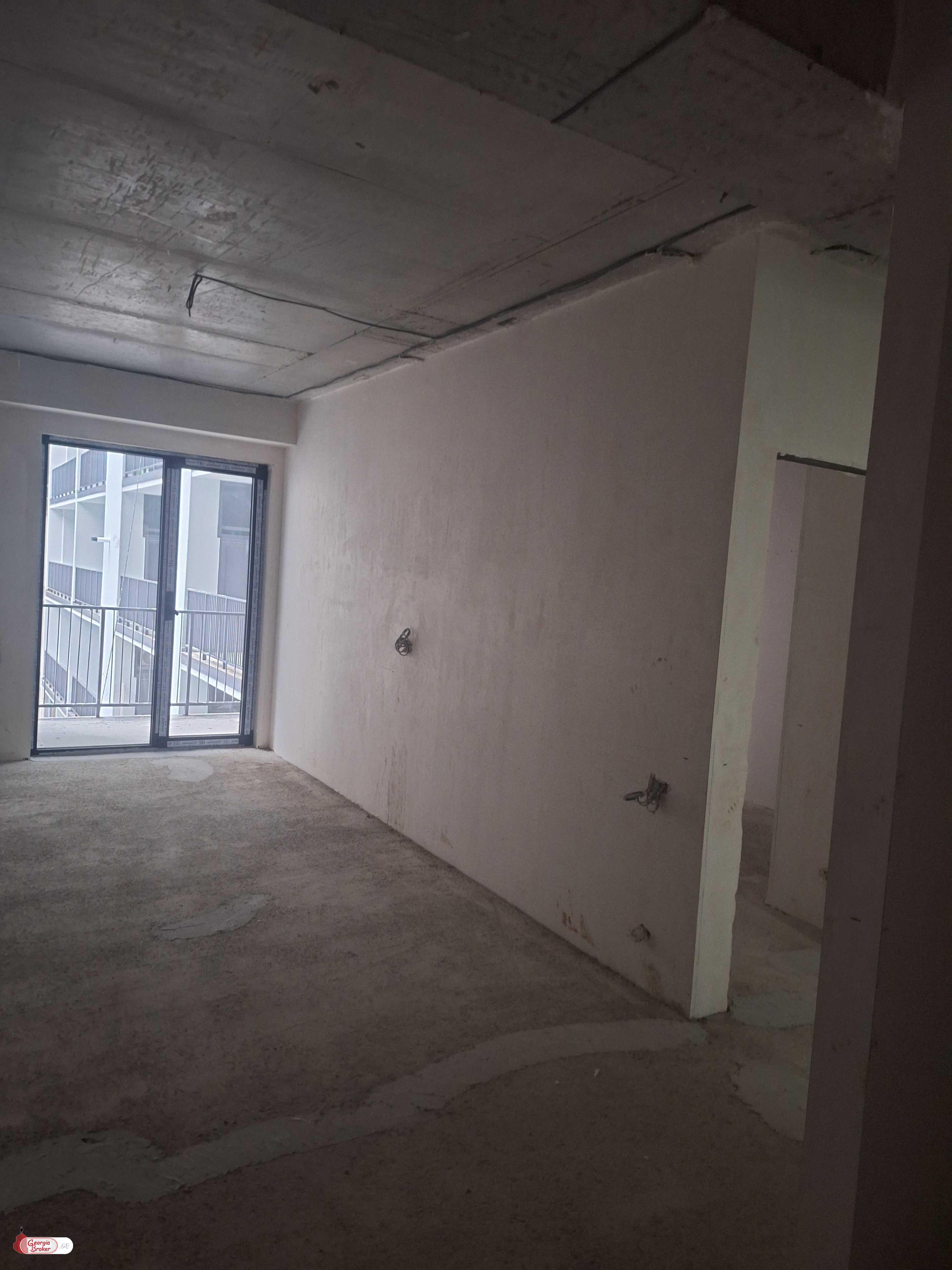 იყიდება ახალი აშენებული 2 ოთახიანი ბინა