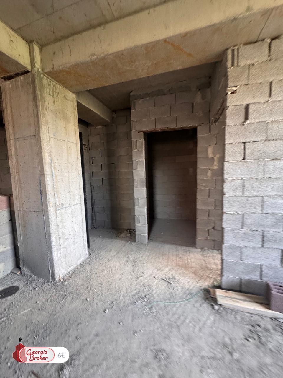იყიდება ახალი გარემონტებული 4 ოთახიანი ბინა