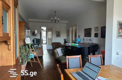 იყიდება ახალი გარემონტებული 5 ოთახიანი ბინა