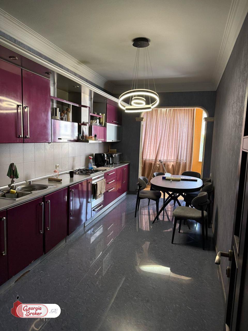 продается квартира с новым ремонтом 3-комнаты