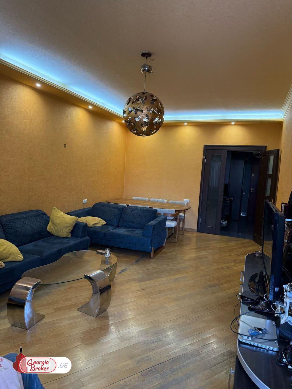 продается квартира с новым ремонтом 3-комнаты