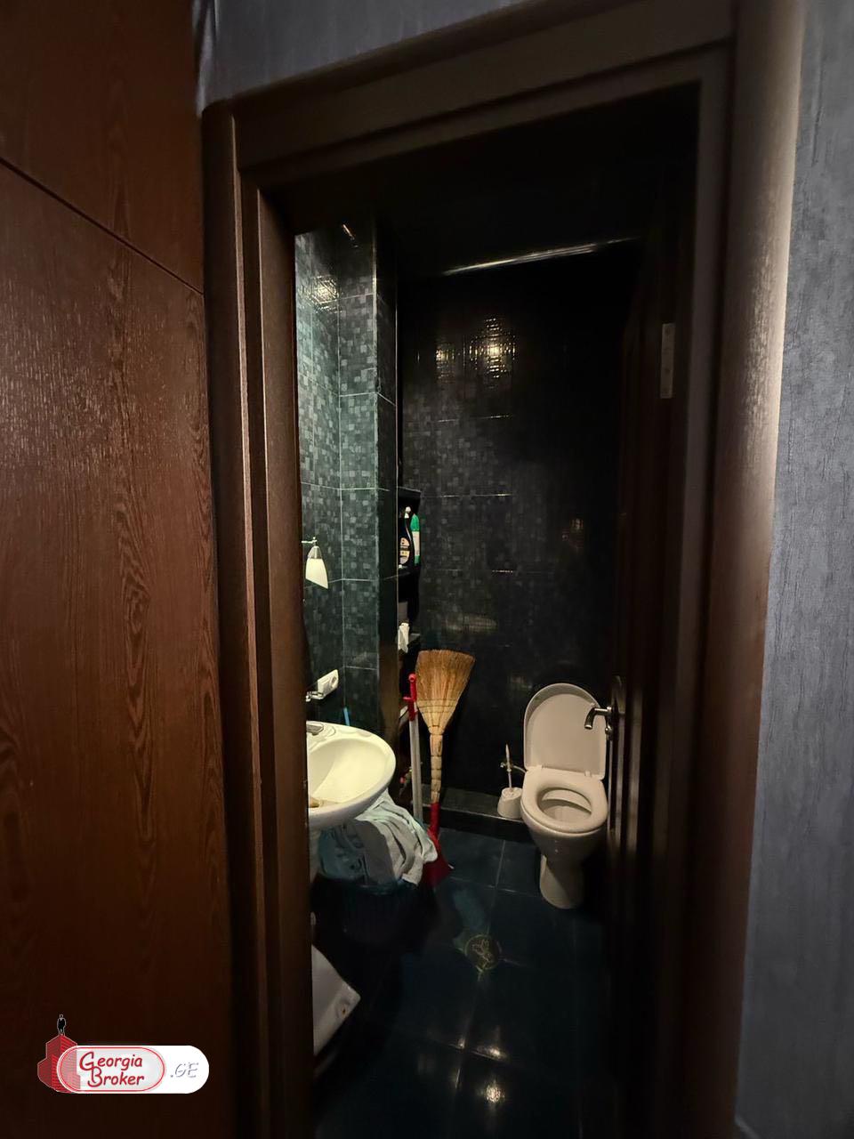 продается квартира с новым ремонтом 3-комнаты