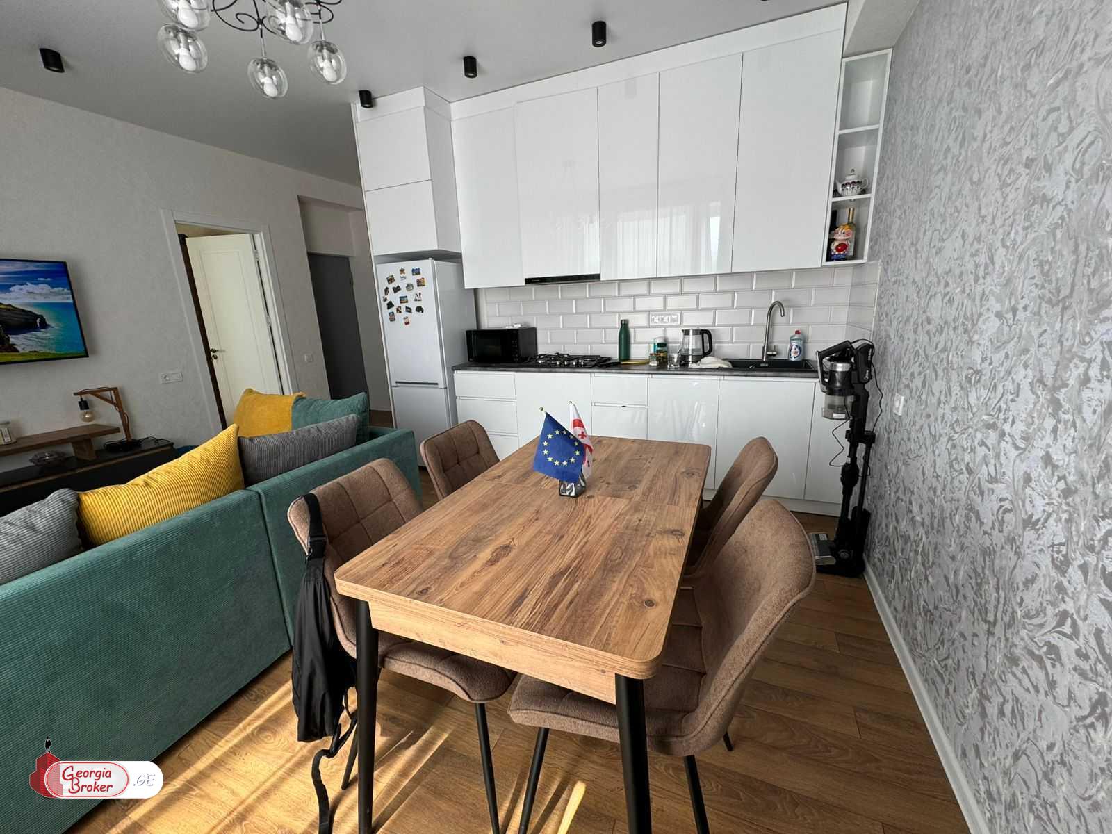 იყიდება ახალი გარემონტებული 2 ოთახიანი ბინა