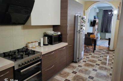 იყიდება ახალი გარემონტებული 5 ოთახიანი ბინა