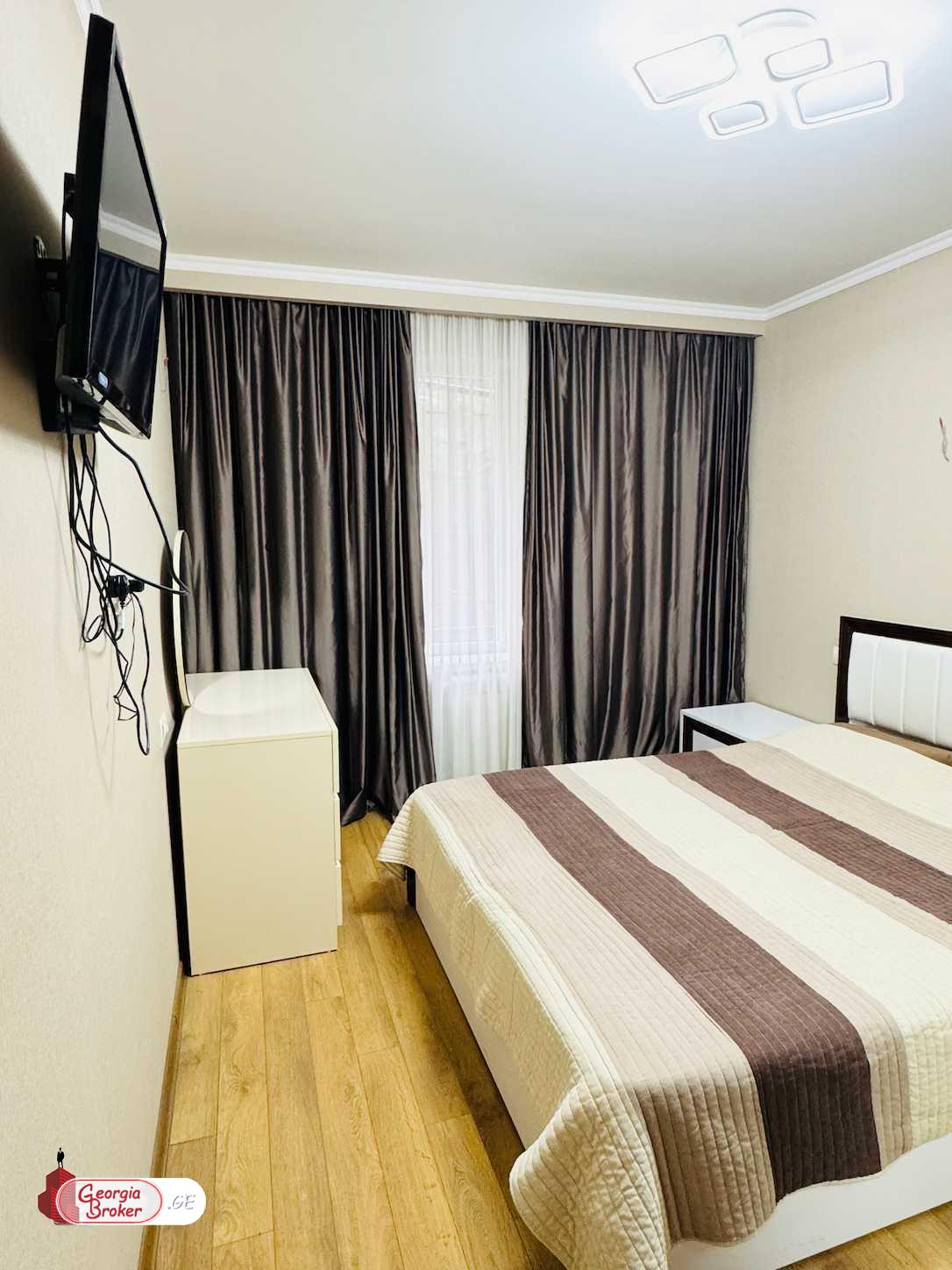 იყიდება ახალი გარემონტებული 4 ოთახიანი ბინა