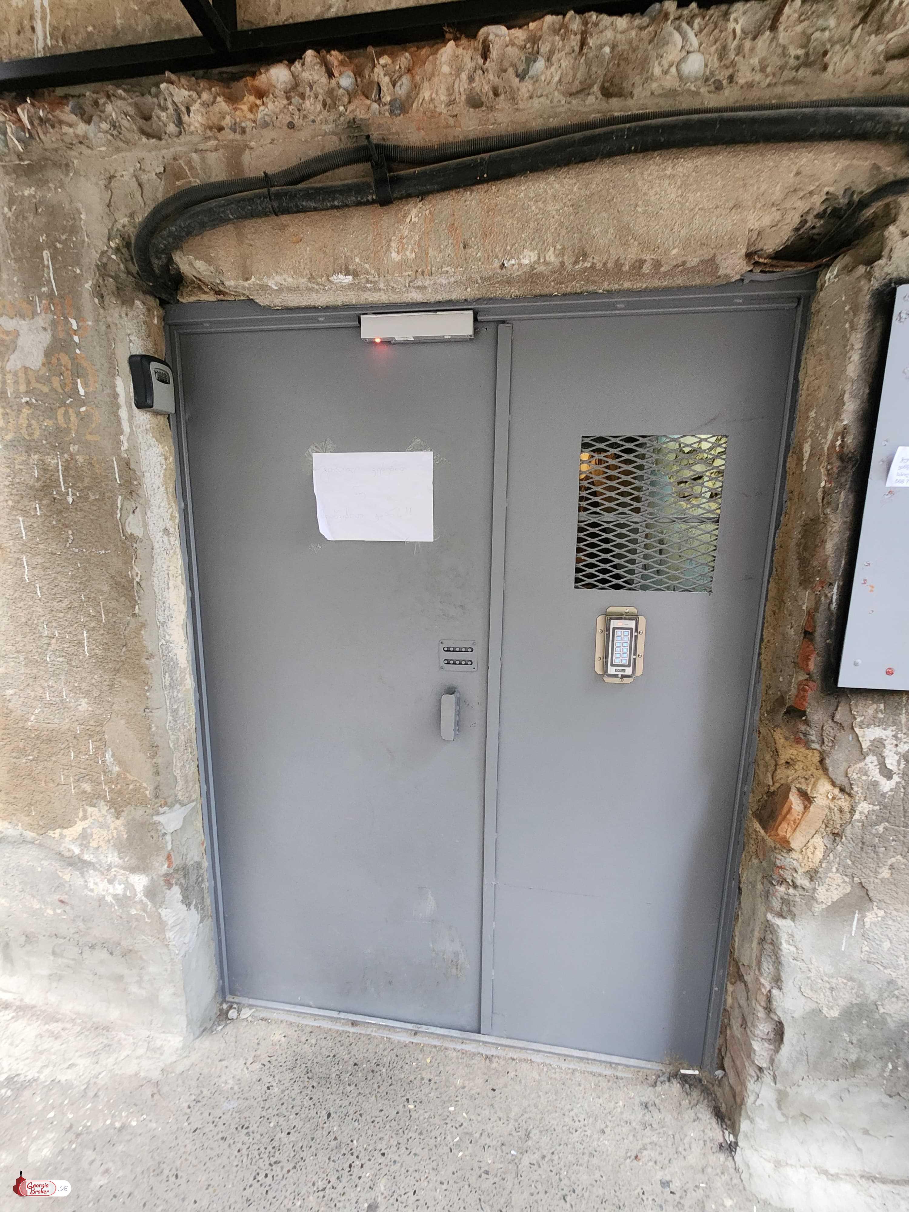 იყიდება ახალი გარემონტებული 2 ოთახიანი ბინა