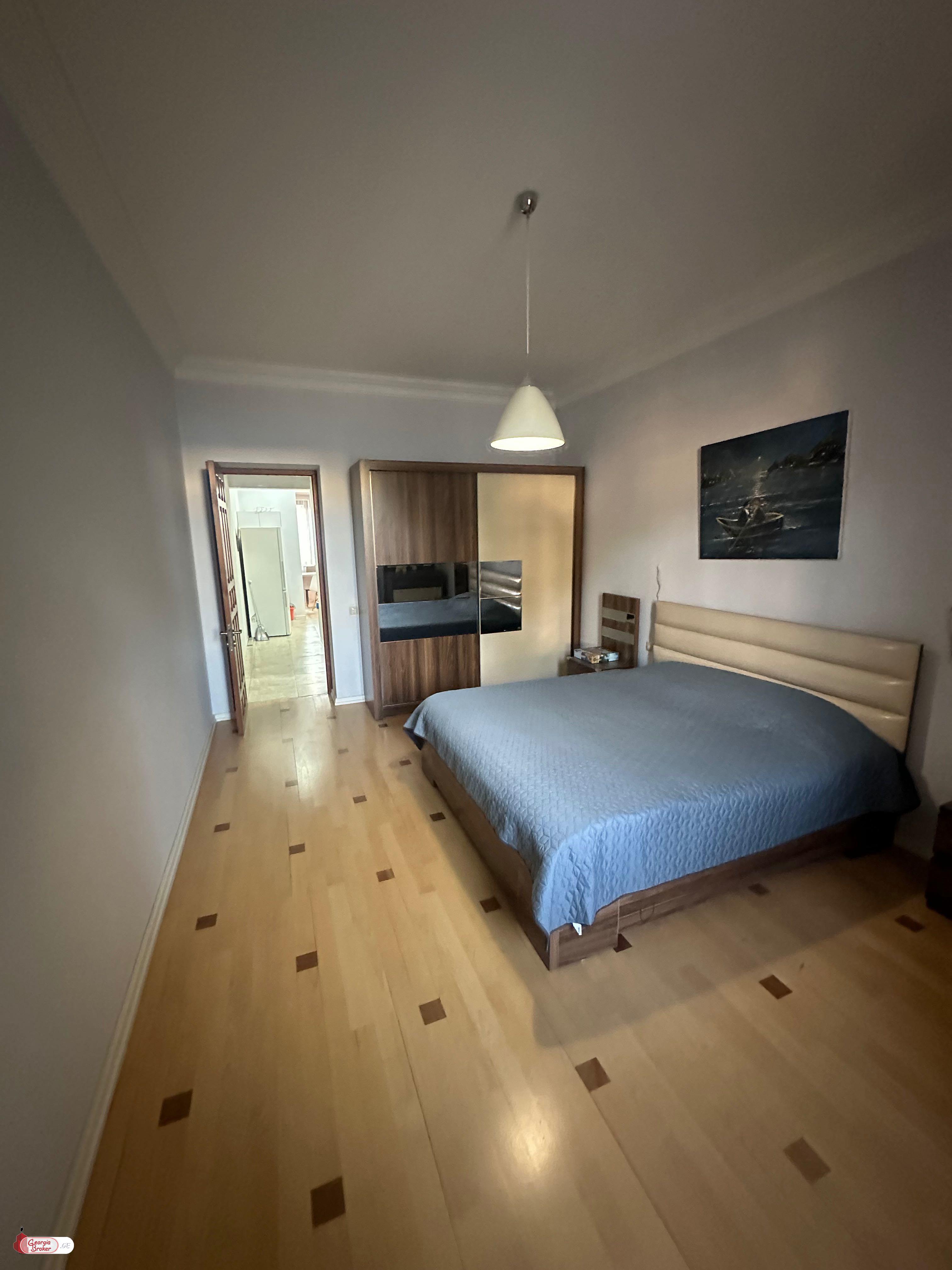 продается квартира с новым ремонтом 4-комнаты