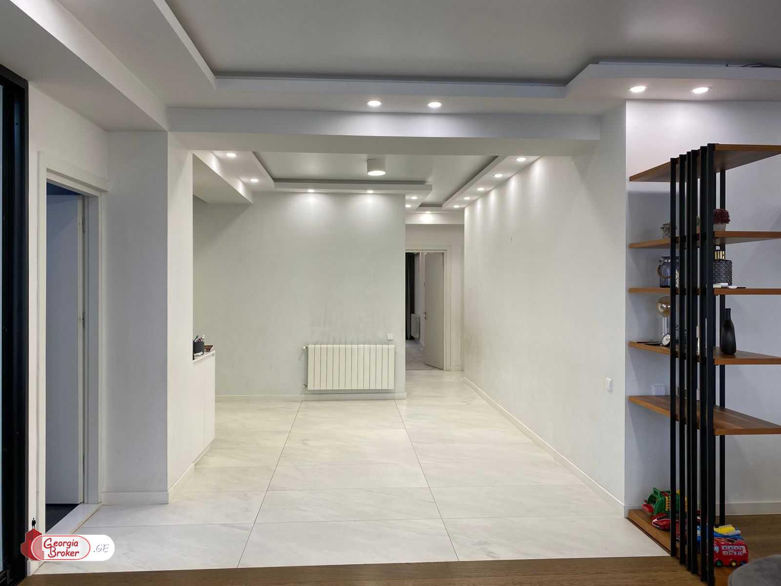 იყიდება ახალი გარემონტებული 5 ოთახიანი ბინა