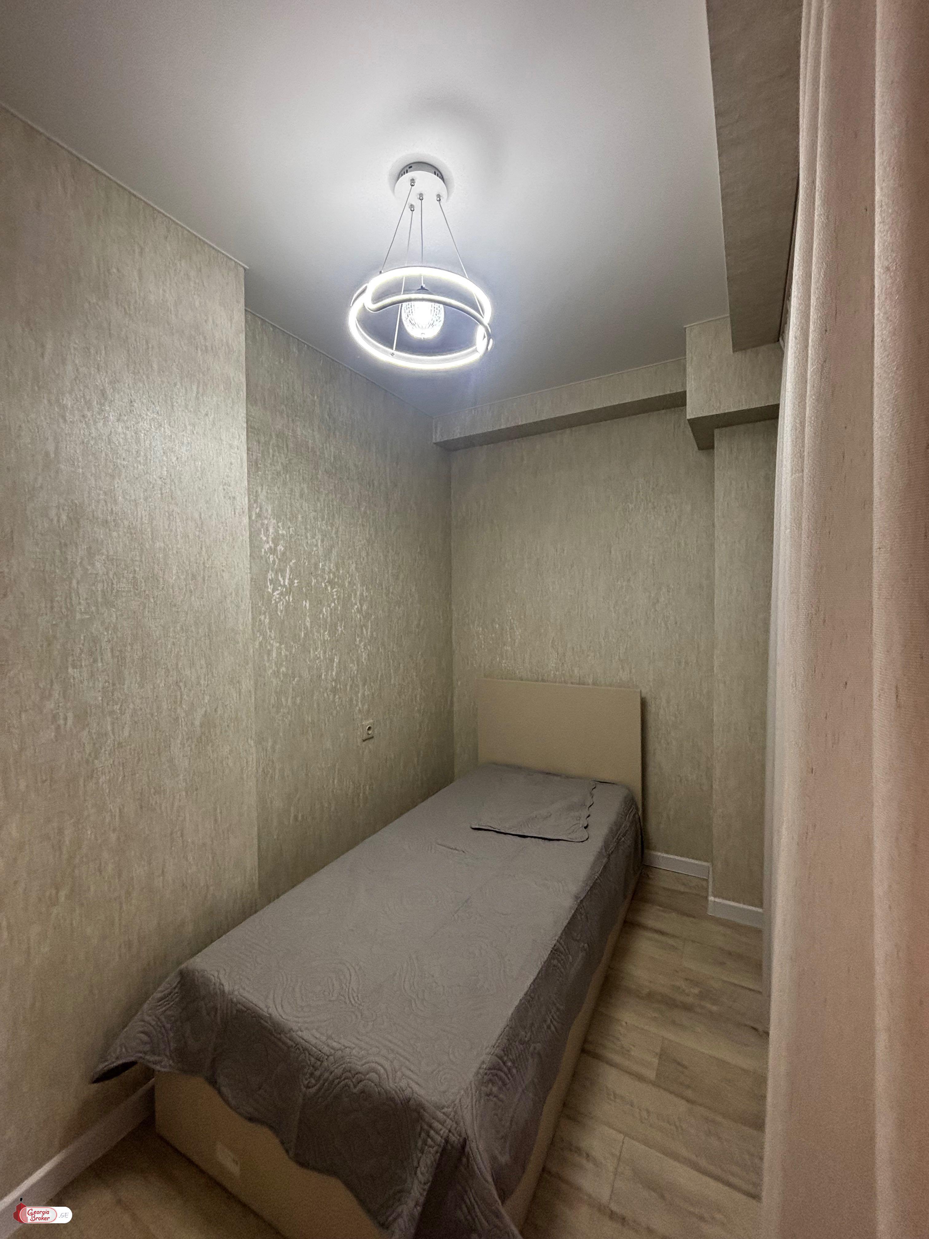 продается квартира с новым ремонтом 3-комнаты