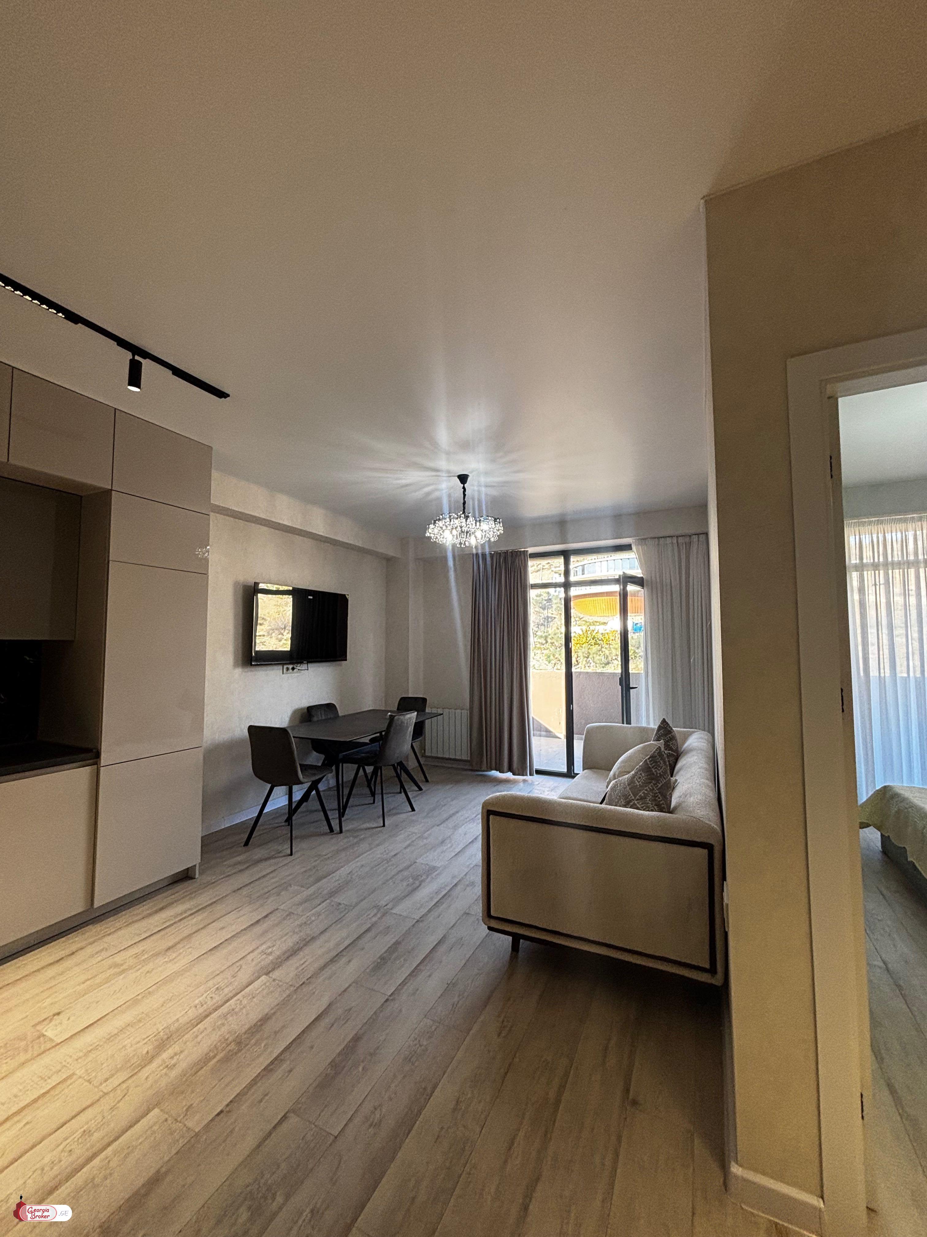 продается квартира с новым ремонтом 3-комнаты