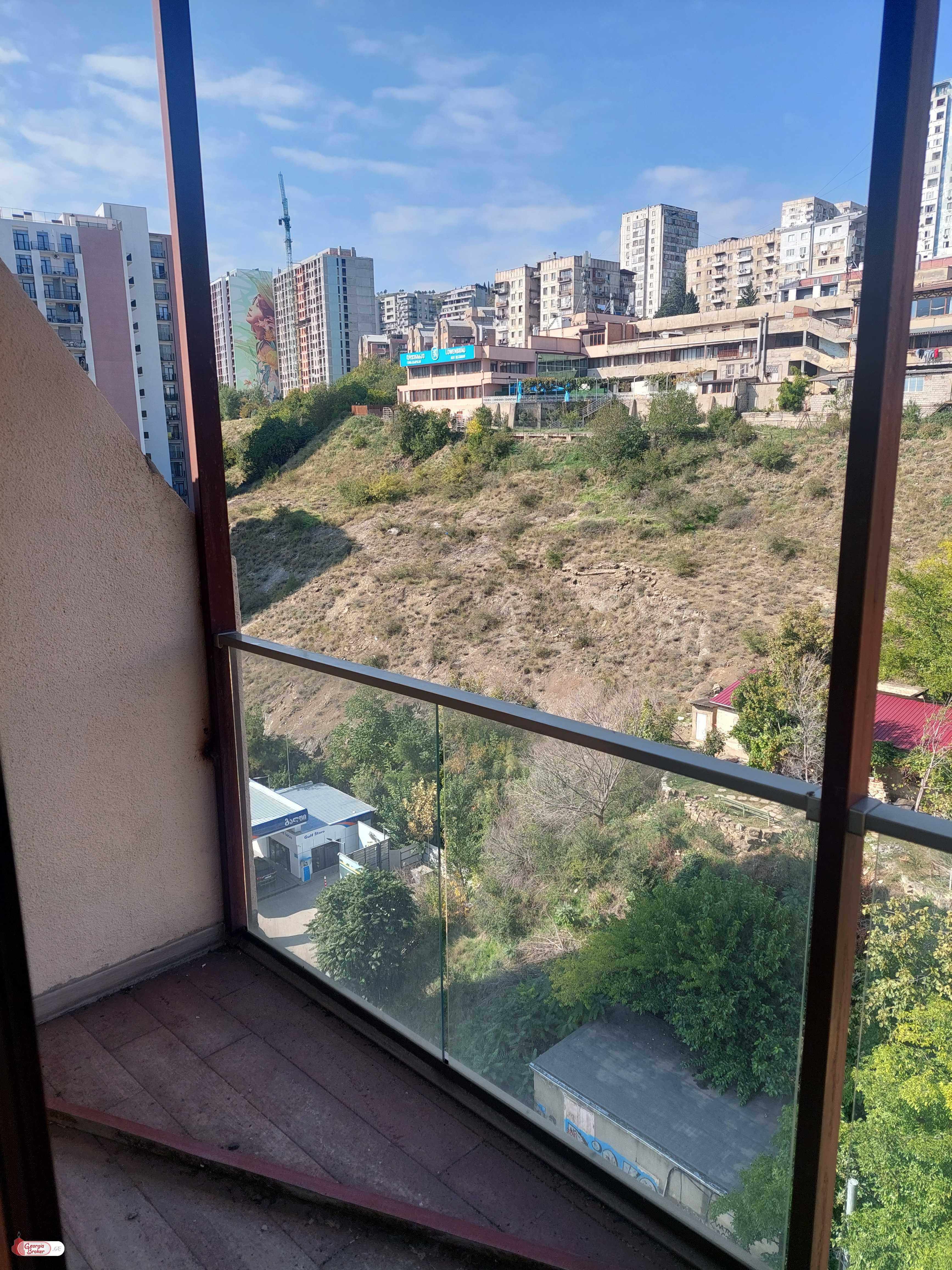 იყიდება ახალი გარემონტებული 3 ოთახიანი ბინა