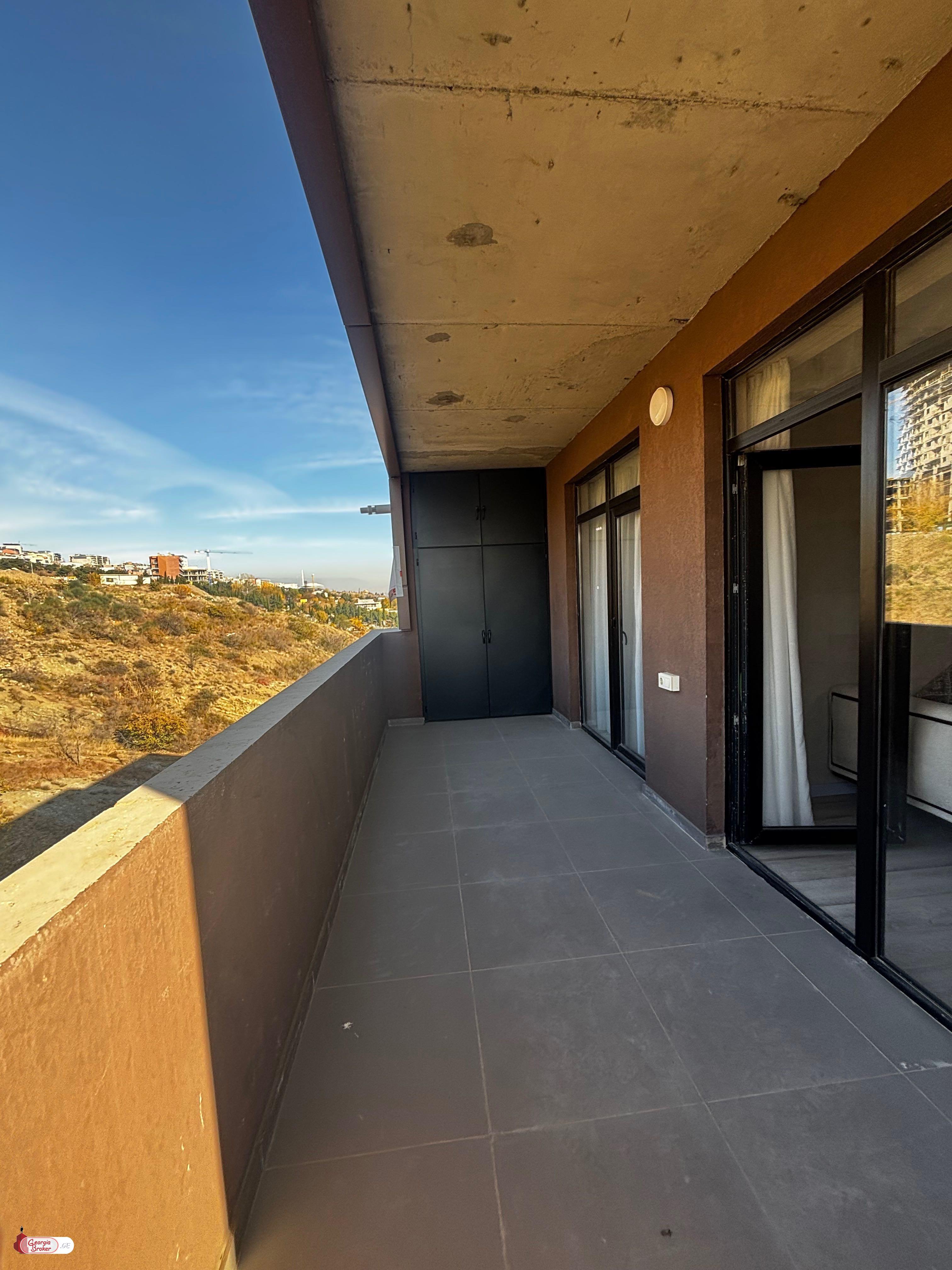 продается квартира с новым ремонтом 3-комнаты