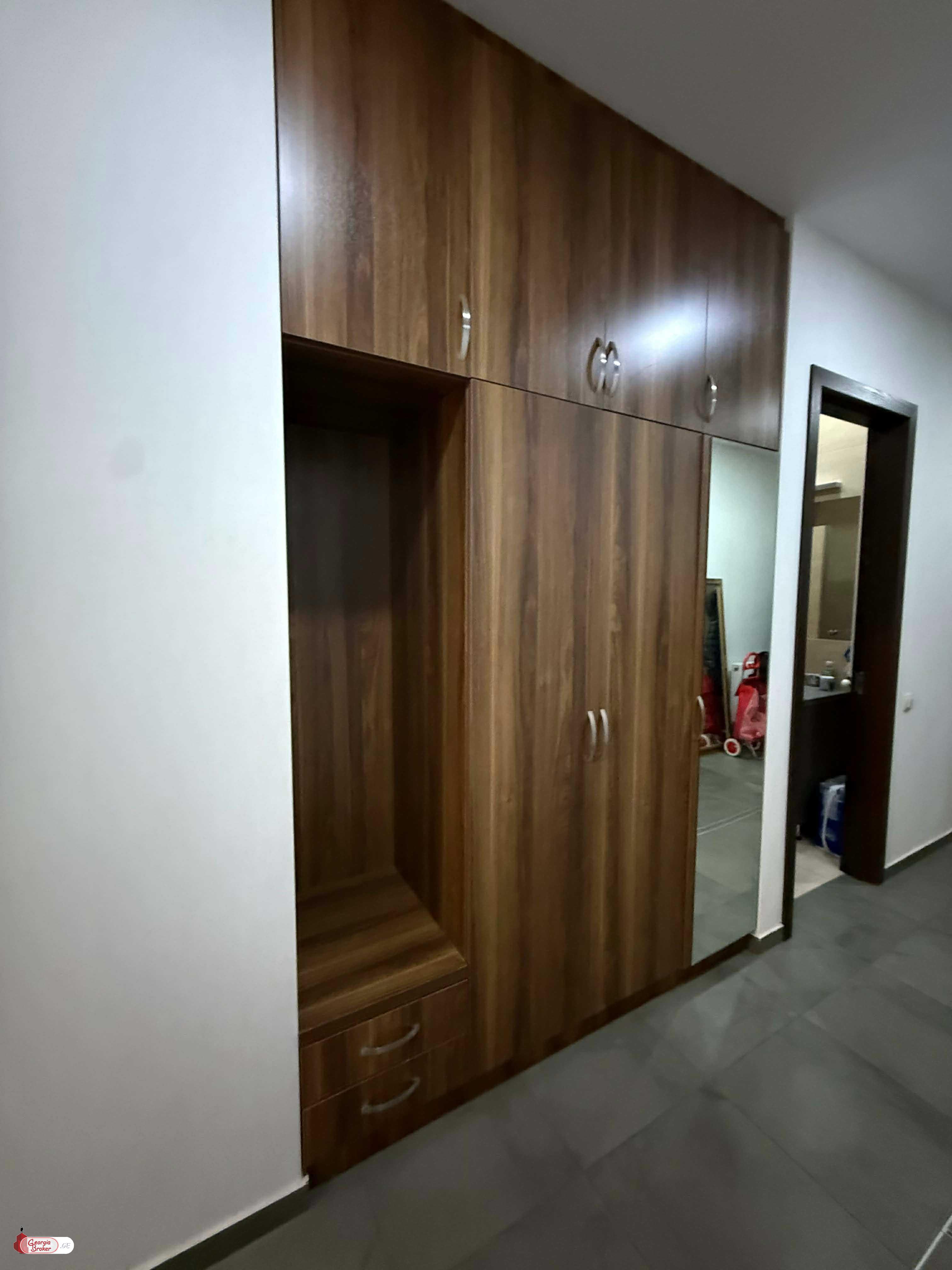 იყიდება ახალი გარემონტებული 4 ოთახიანი ბინა