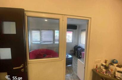 იყიდება ახალი გარემონტებული 5 ოთახიანი ბინა