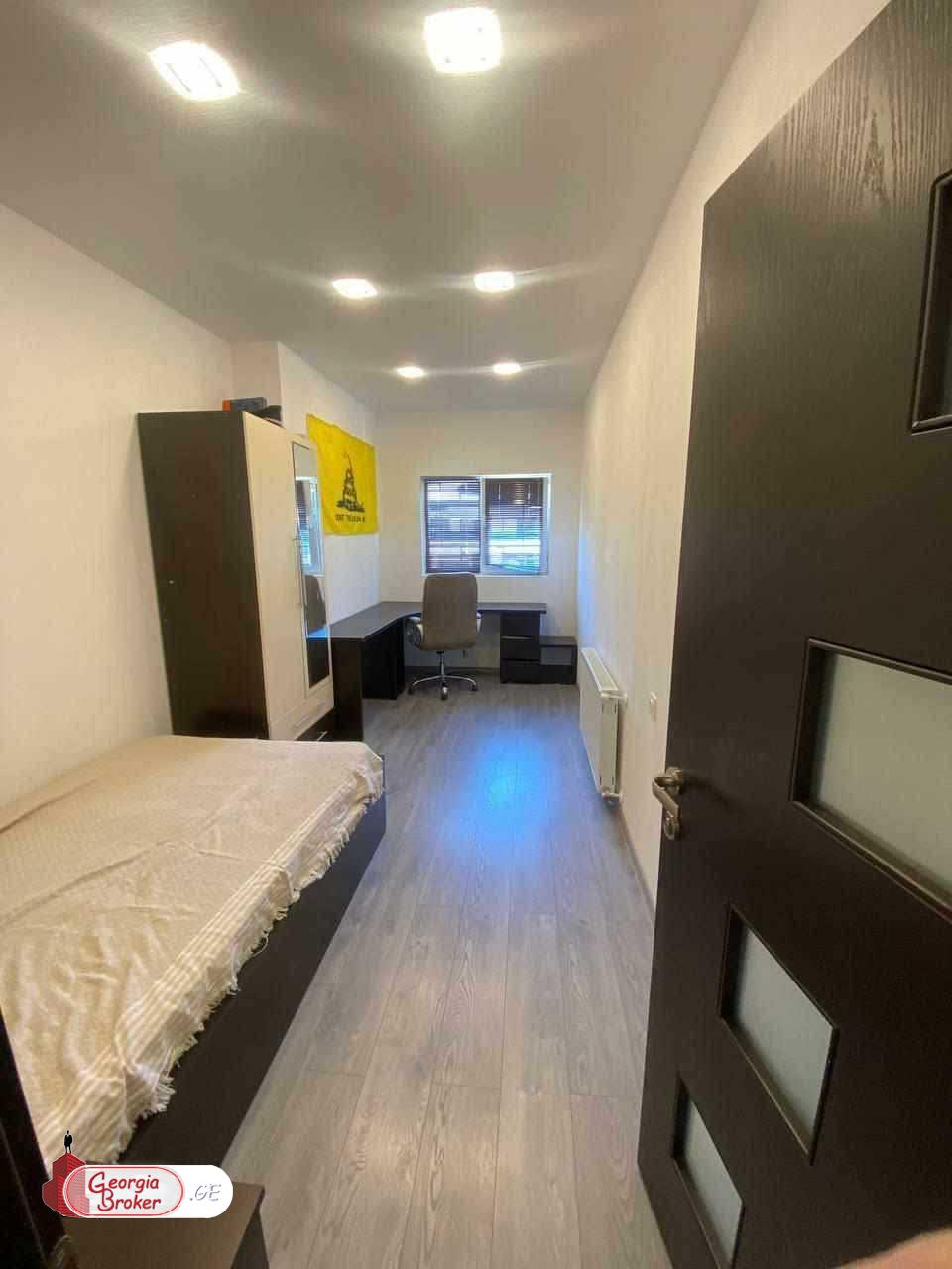 იყიდება ახალი გარემონტებული 5 ოთახიანი ბინა