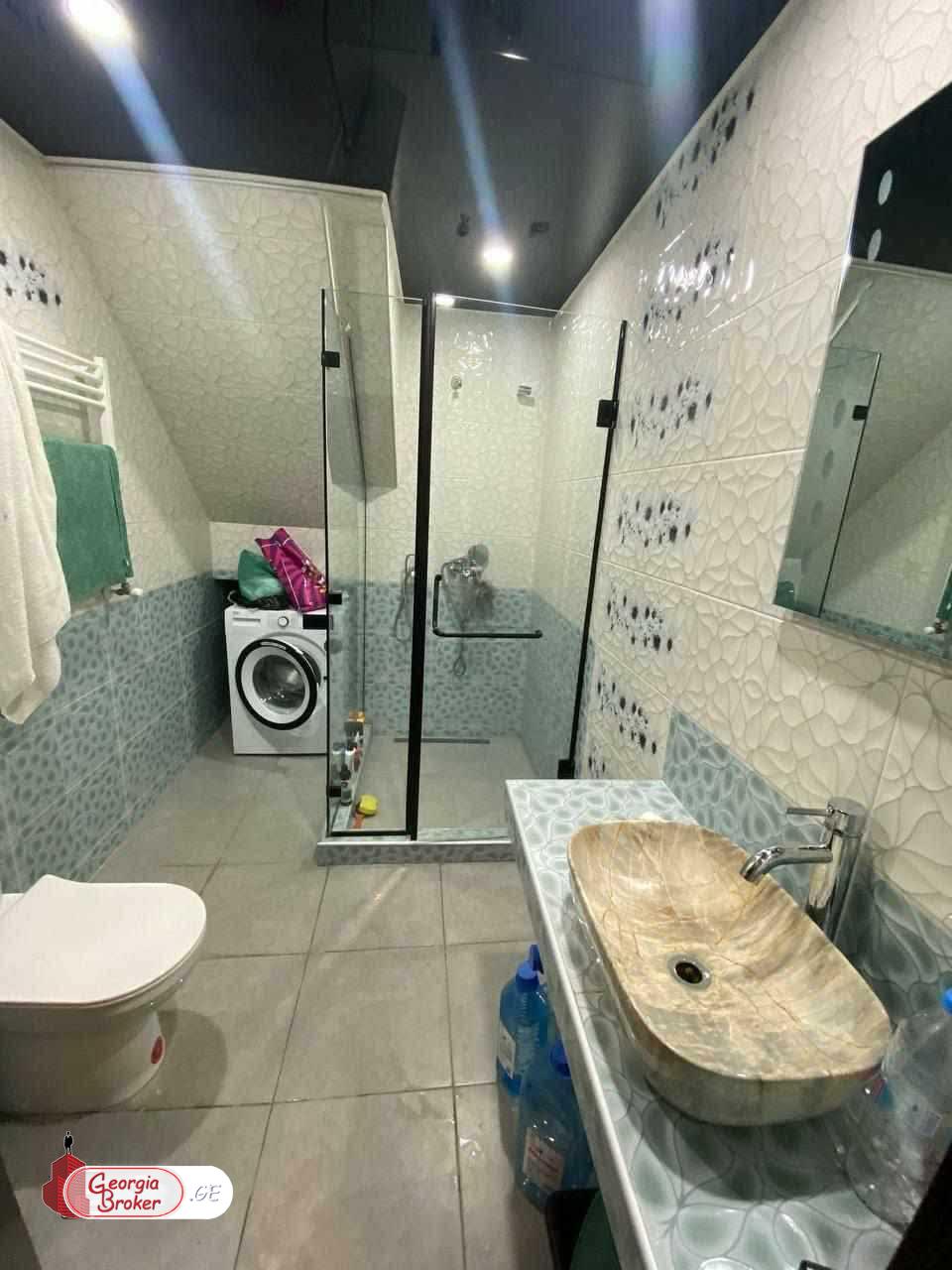 იყიდება ახალი გარემონტებული 5 ოთახიანი ბინა