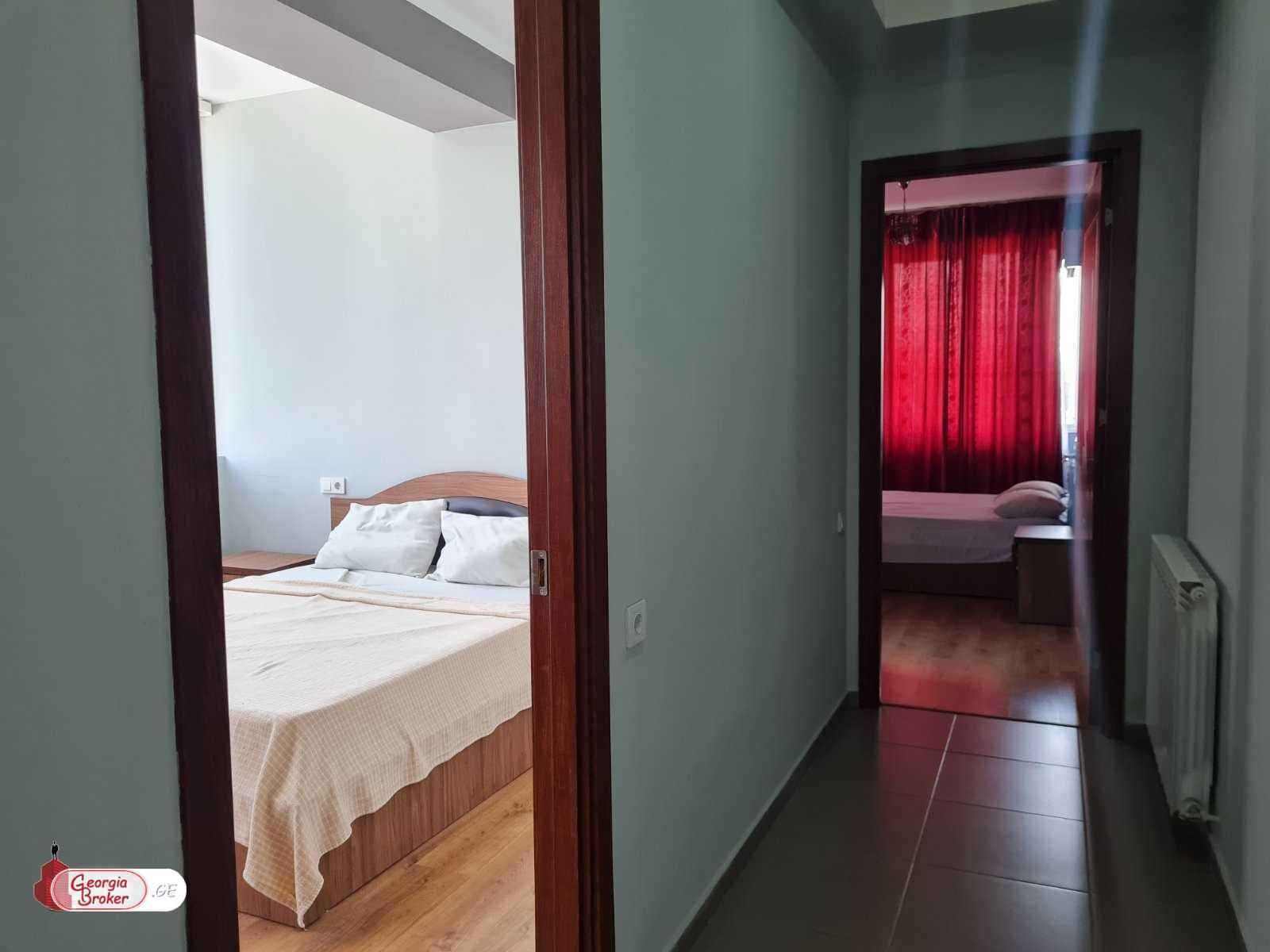 продается квартира с новым ремонтом 3-комнаты