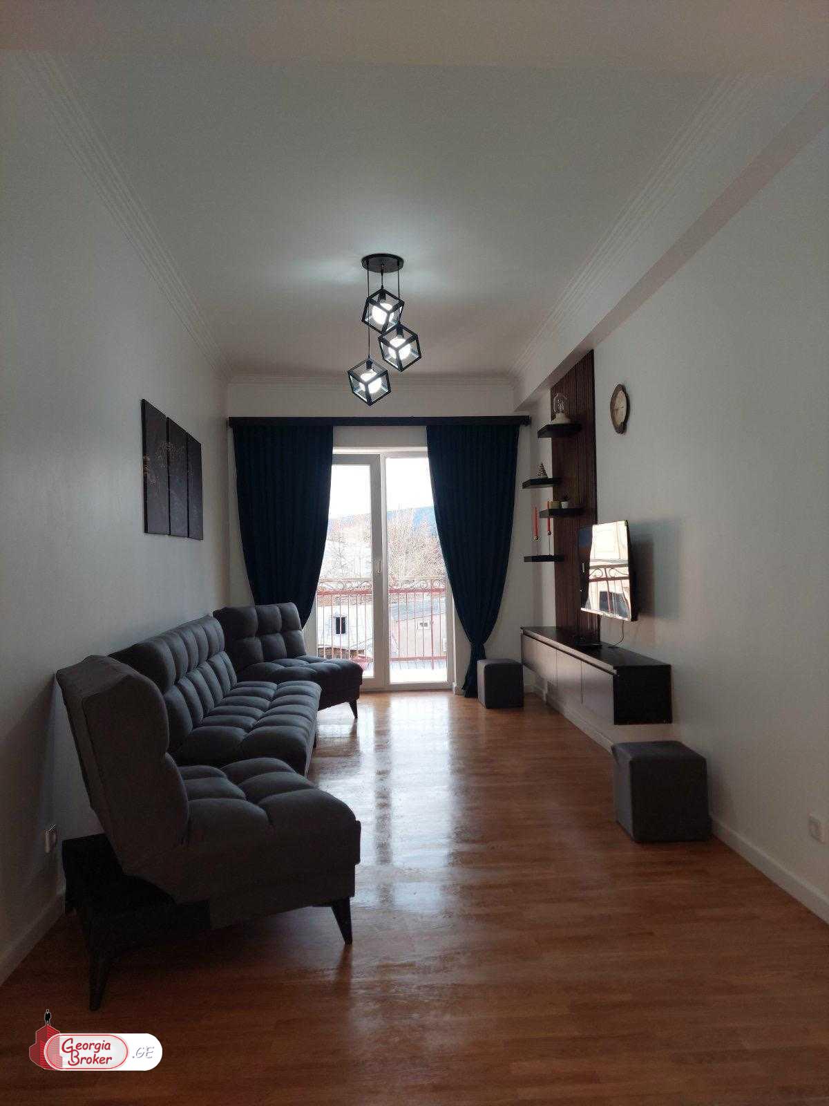 იყიდება ახალი გარემონტებული 6 ოთახიანი ბინა