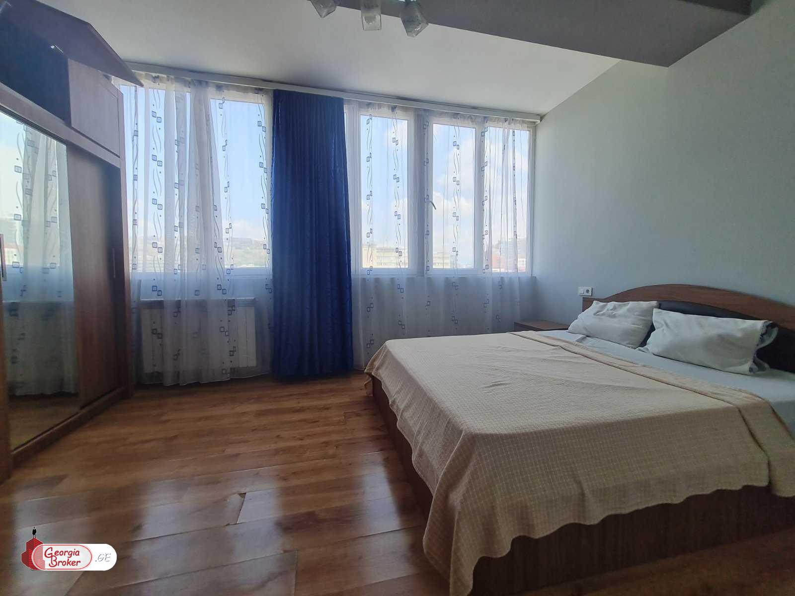 продается квартира с новым ремонтом 3-комнаты