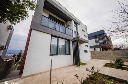 ქირავდება ახალი გარემონტებული 9 ოთახიანი სახლი