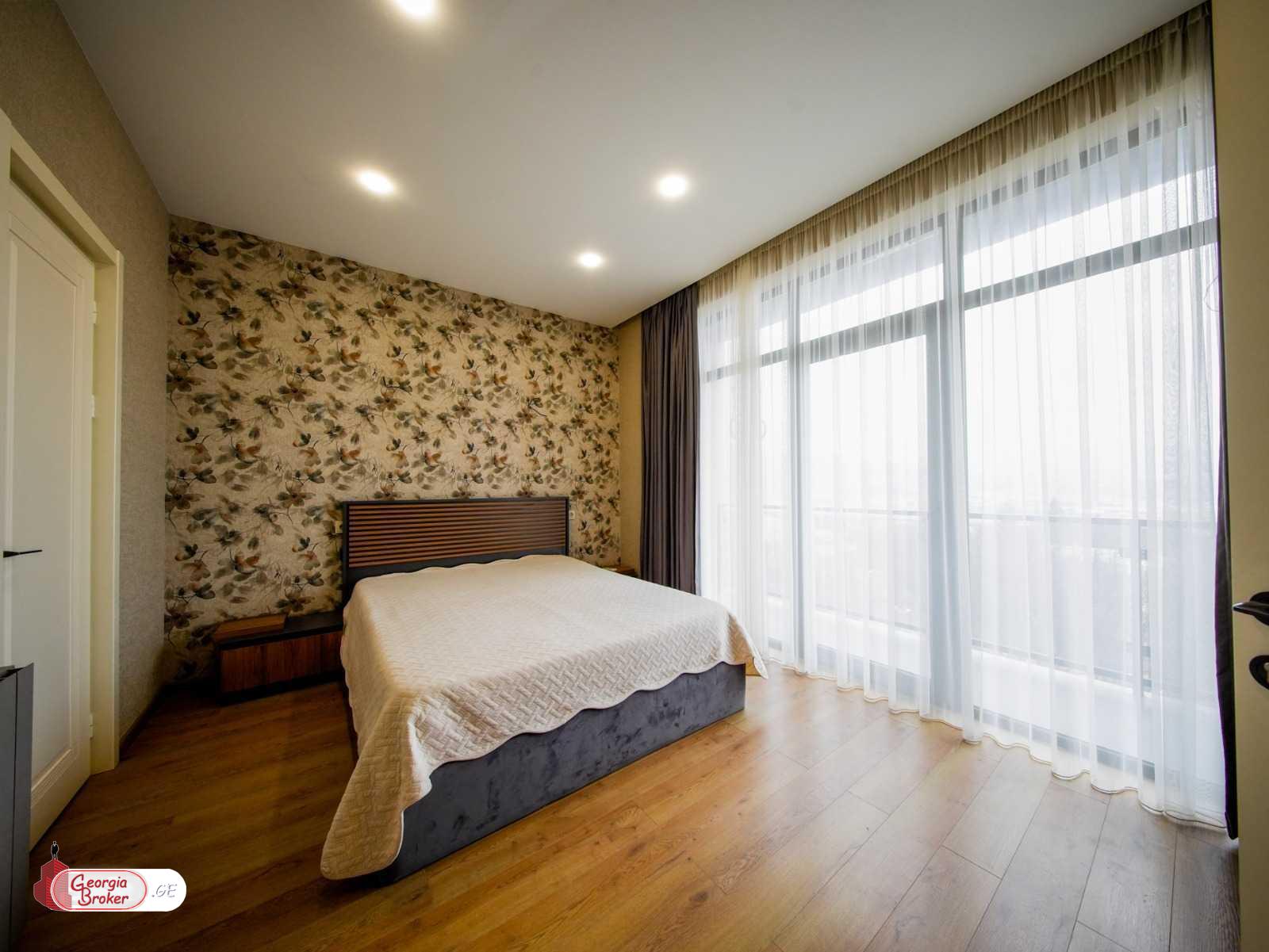 ქირავდება ახალი გარემონტებული 9 ოთახიანი სახლი