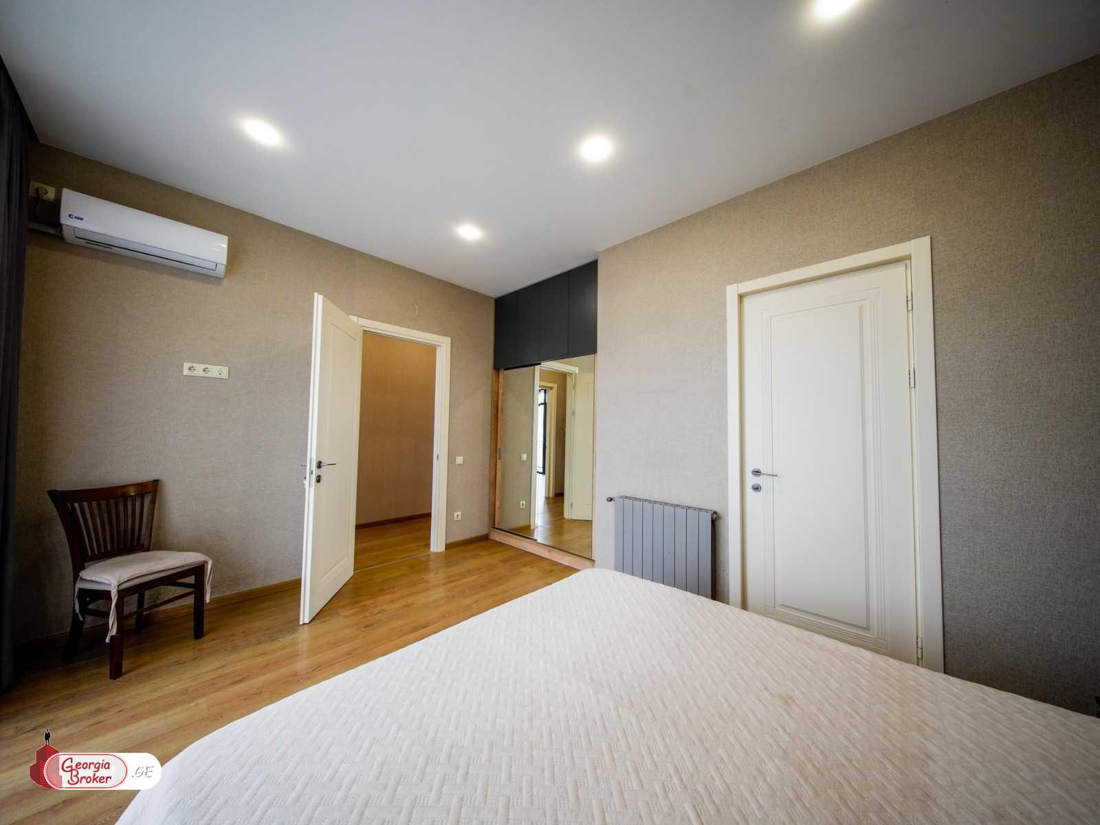 ქირავდება ახალი გარემონტებული 9 ოთახიანი სახლი