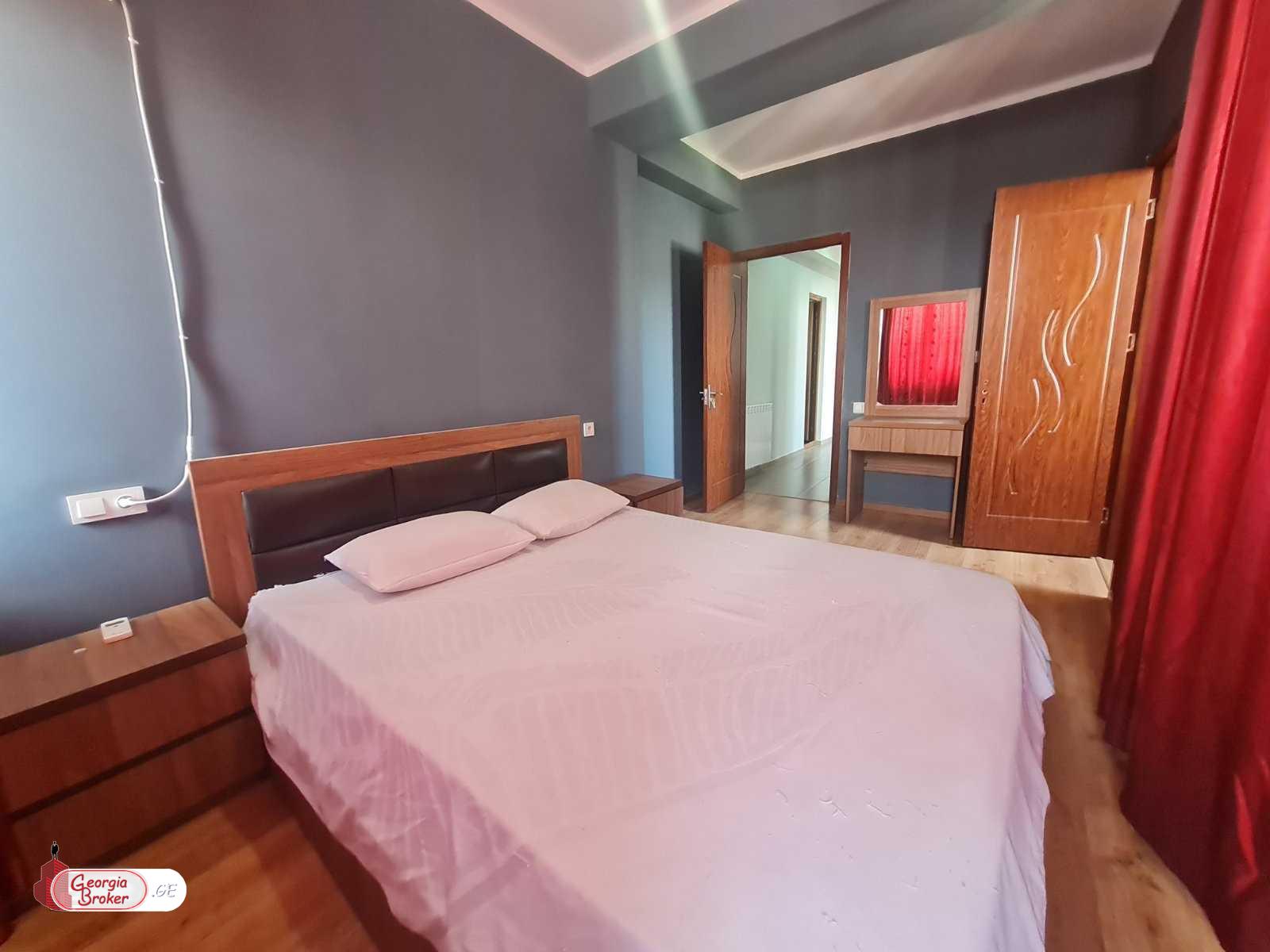 продается квартира с новым ремонтом 3-комнаты