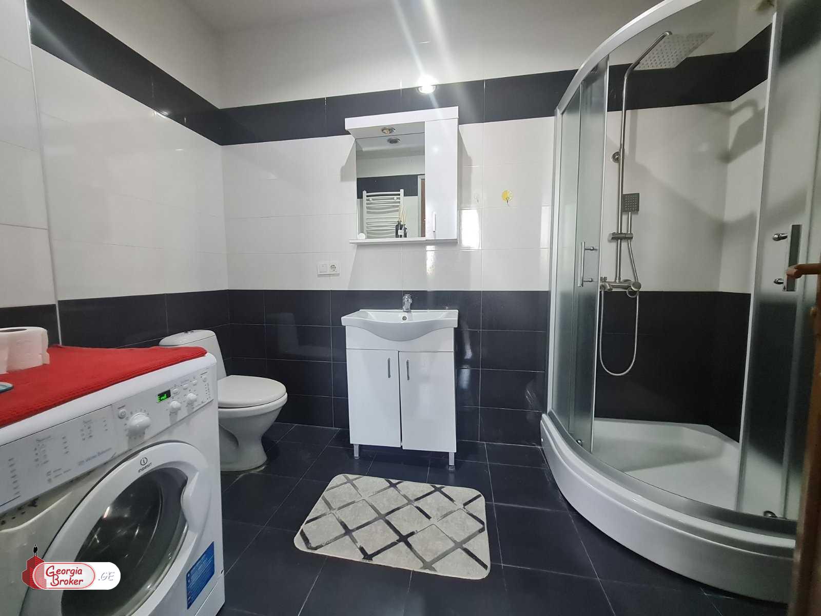 продается квартира с новым ремонтом 3-комнаты