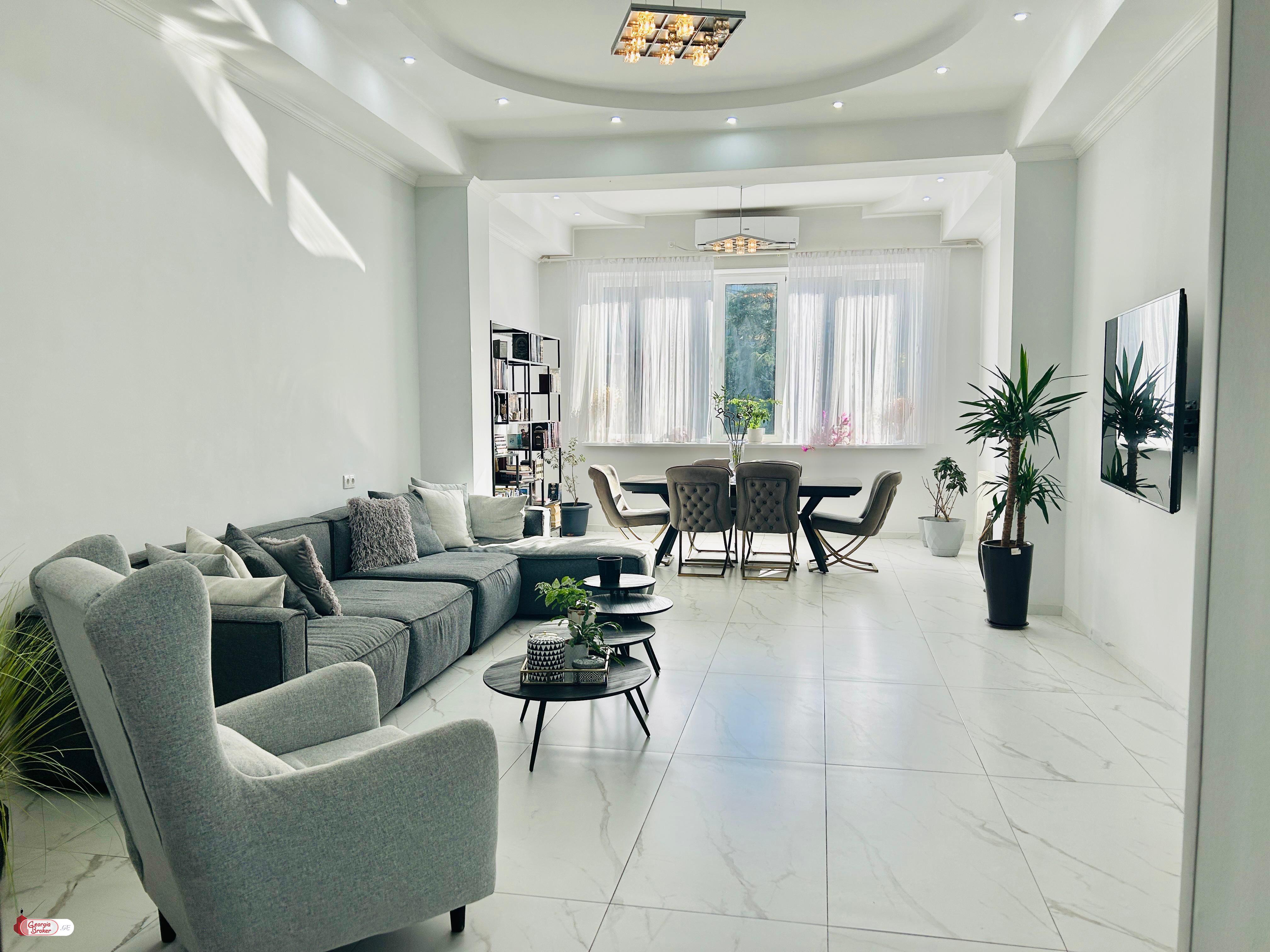 nearly repaired 6-room apartment for sale