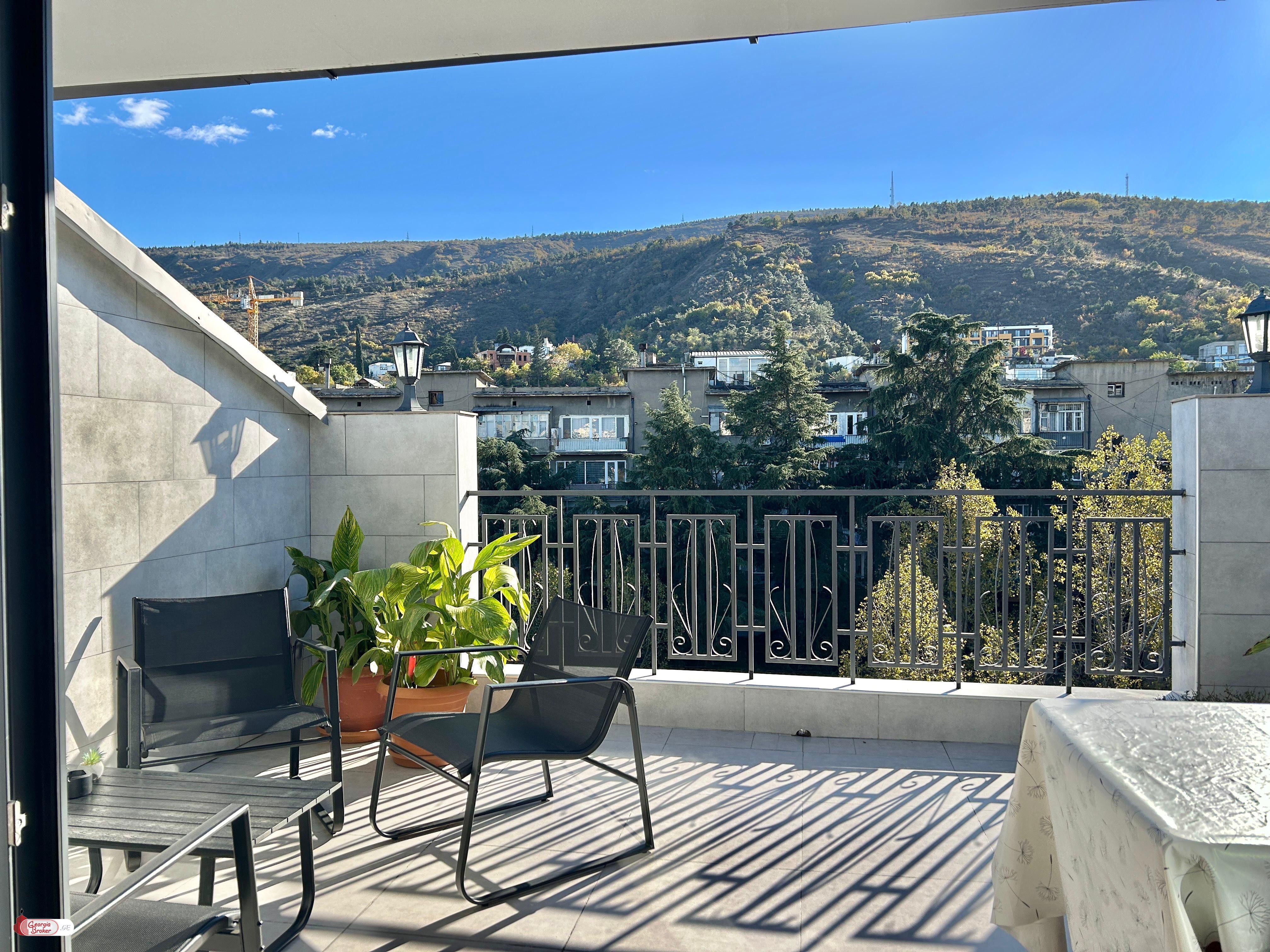 nearly repaired 6-room apartment for sale