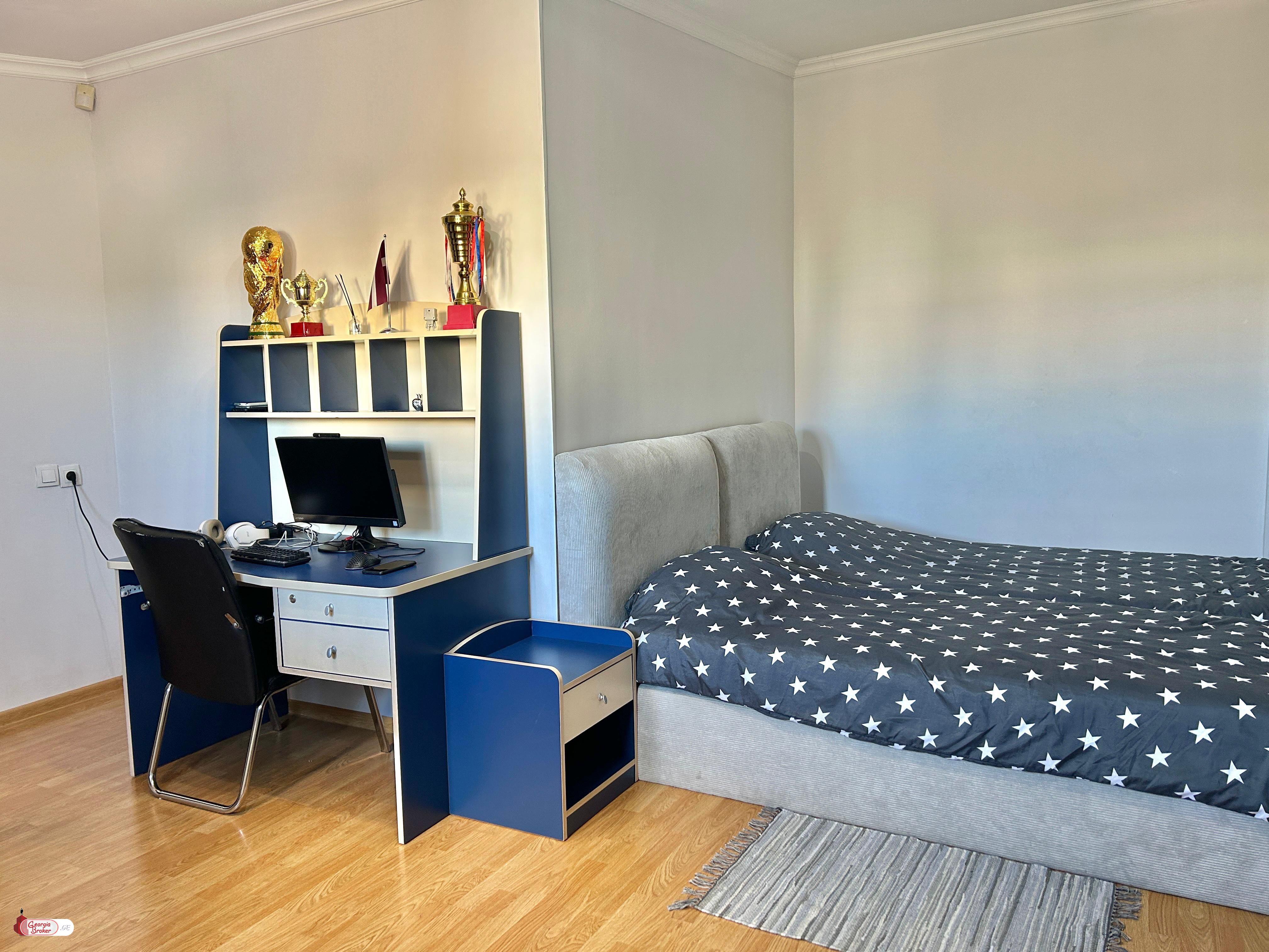 nearly repaired 6-room apartment for sale