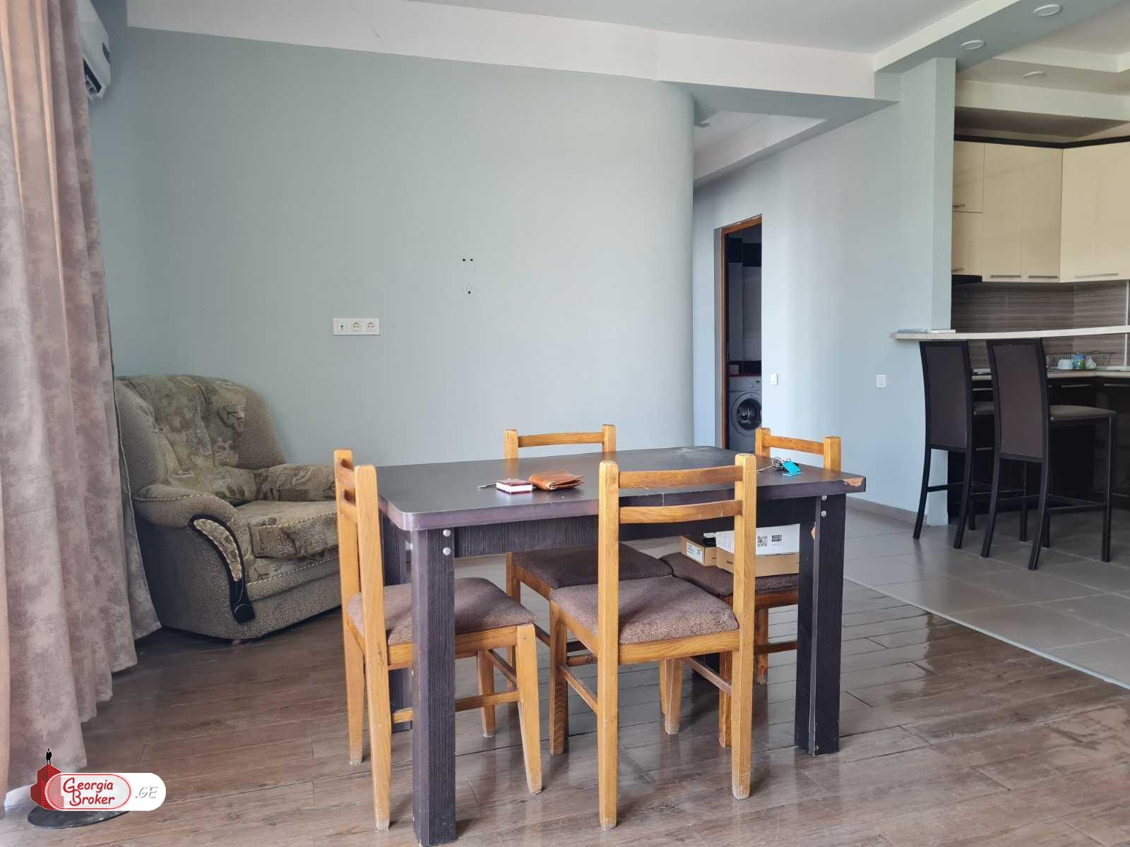 продается квартира с новым ремонтом 3-комнаты