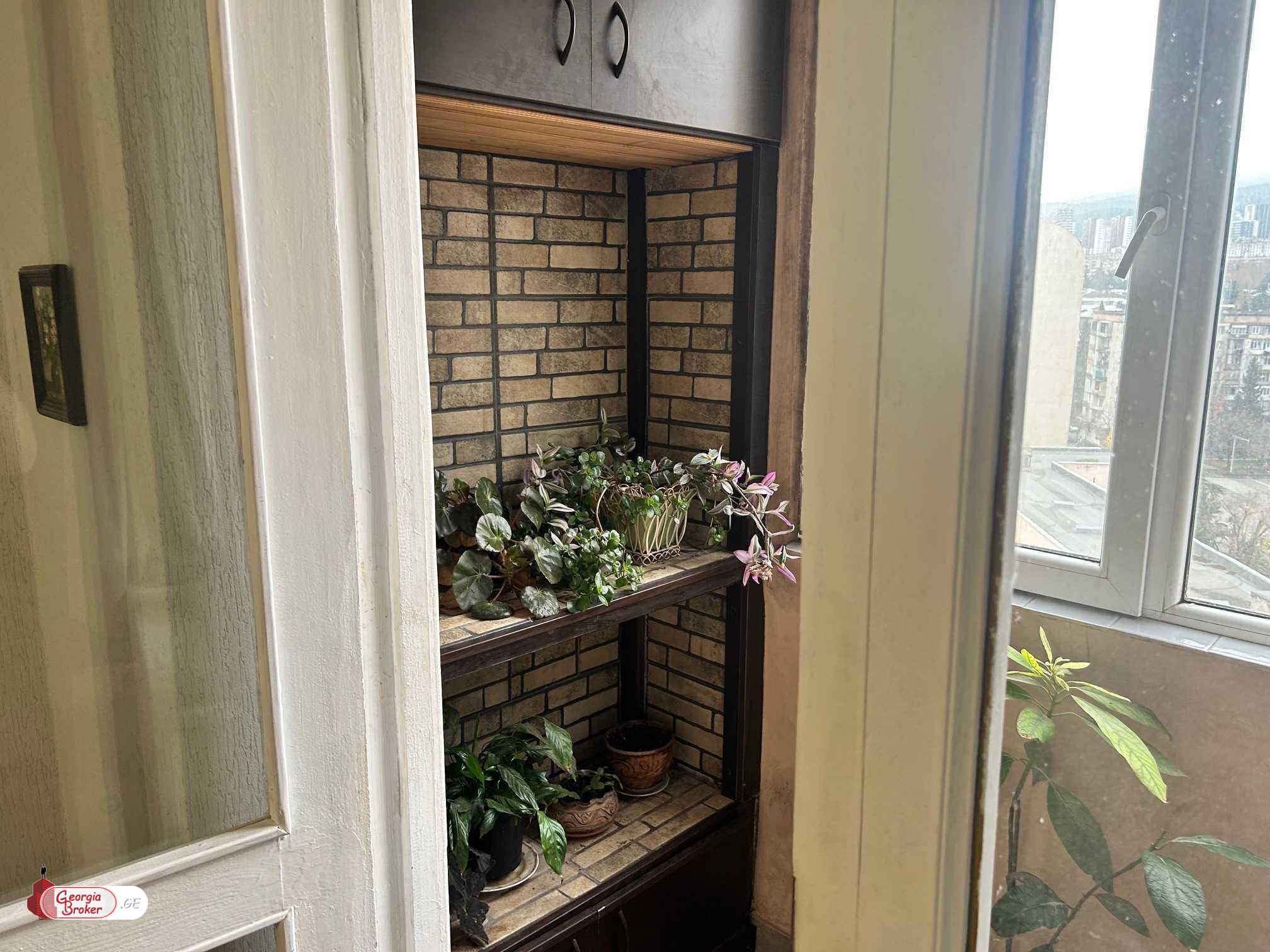 продается квартира с новым ремонтом 3-комнаты