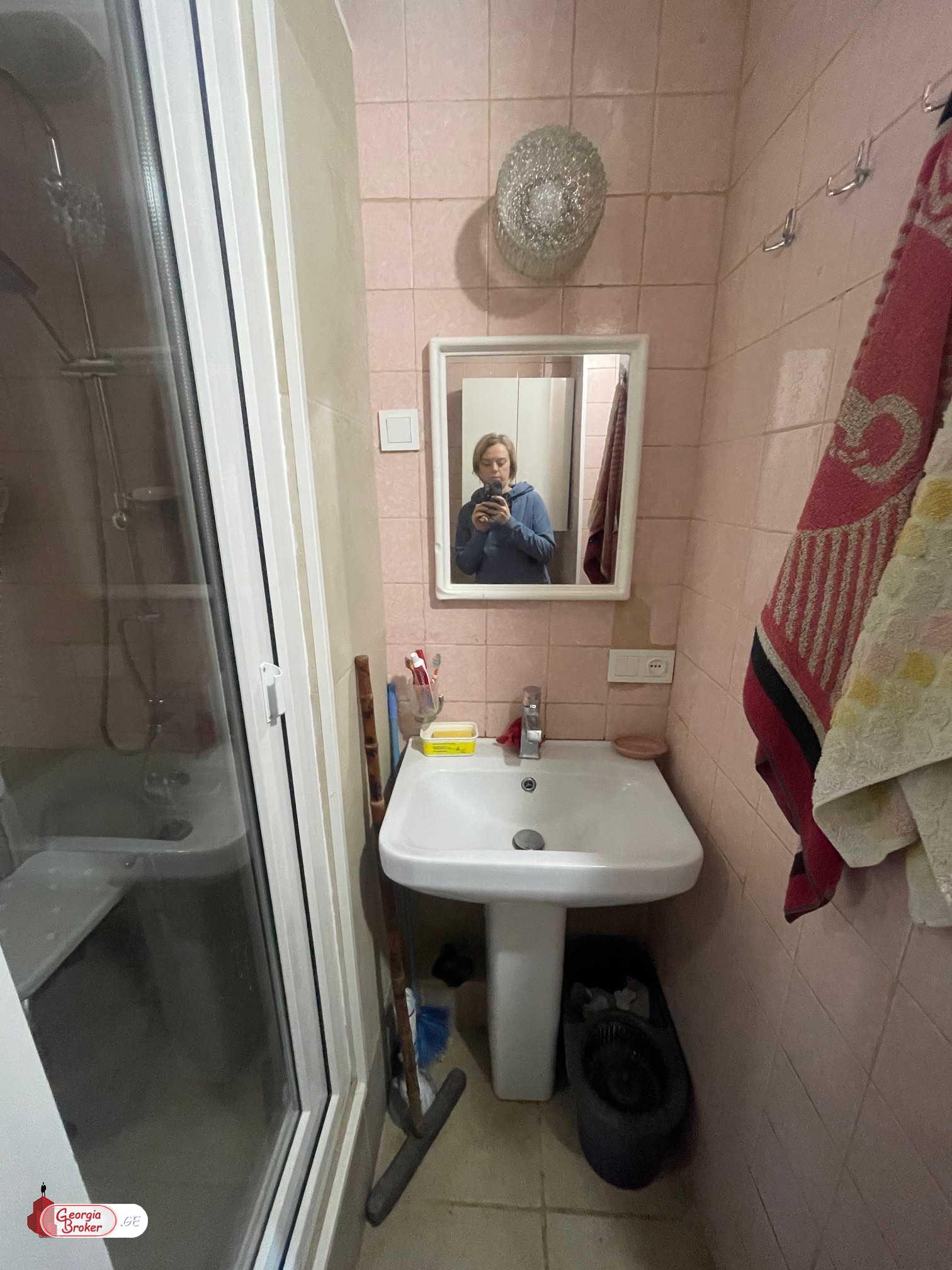 продается квартира с новым ремонтом 3-комнаты