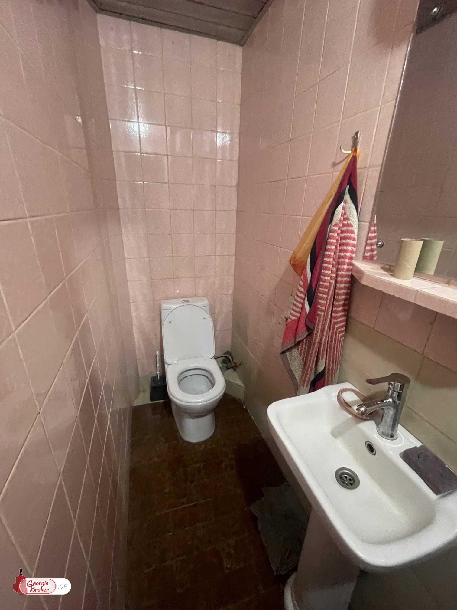 продается квартира с новым ремонтом 3-комнаты