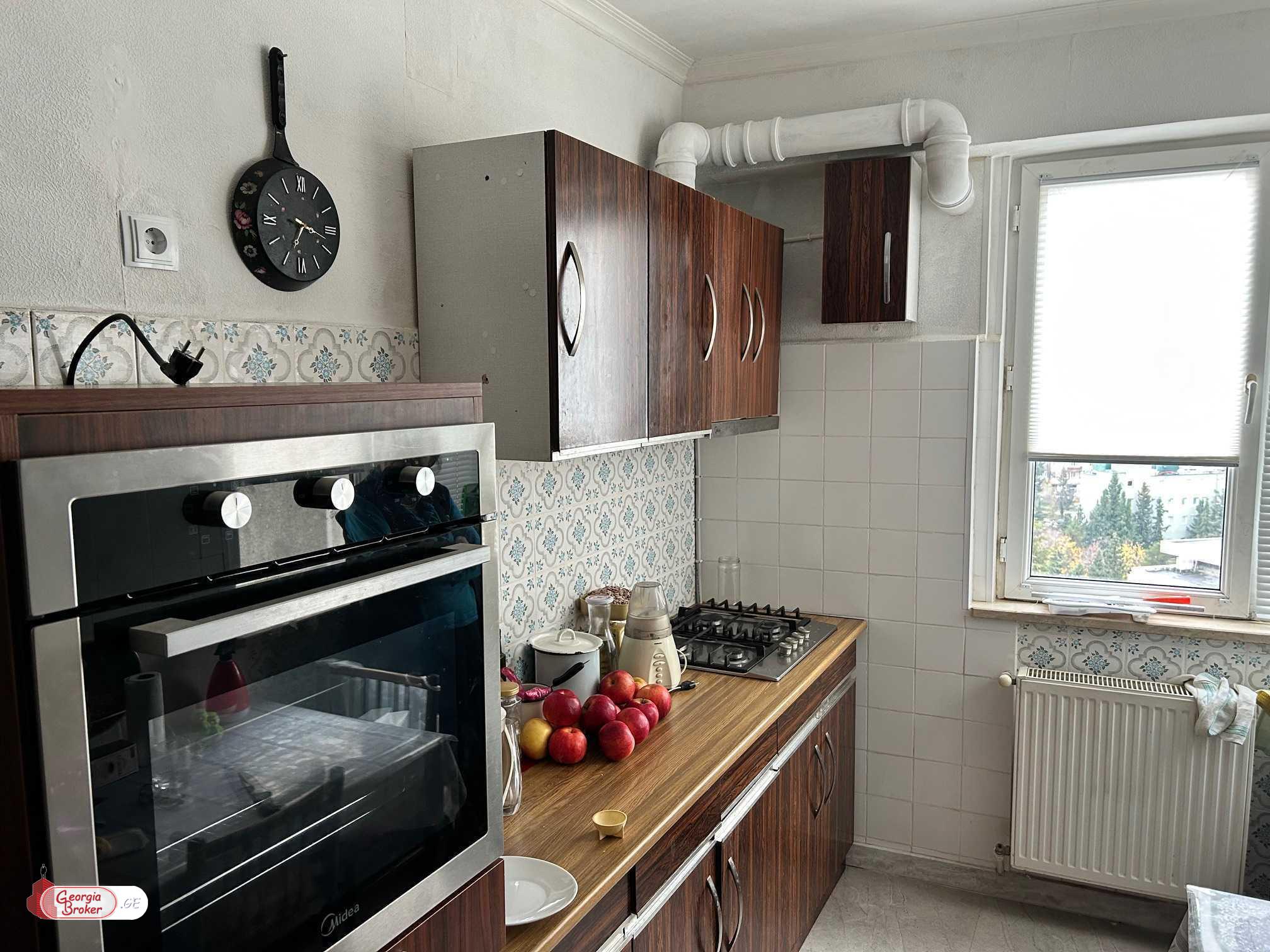 продается квартира с новым ремонтом 3-комнаты