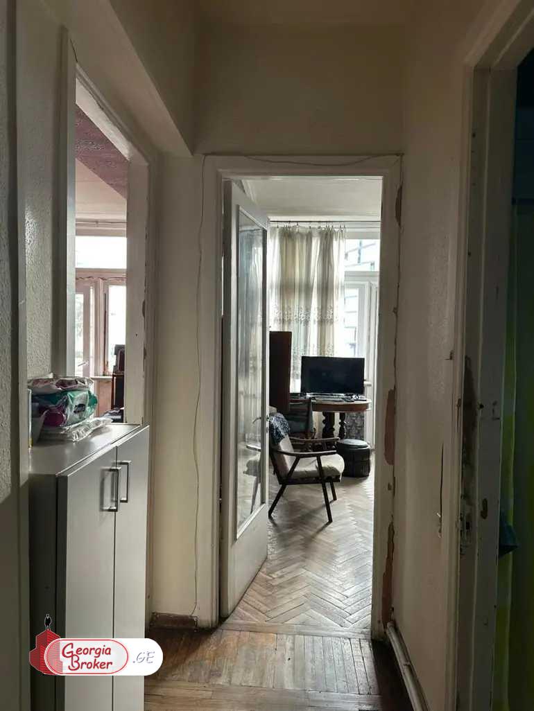 продается квартира с новым ремонтом 5-комнат