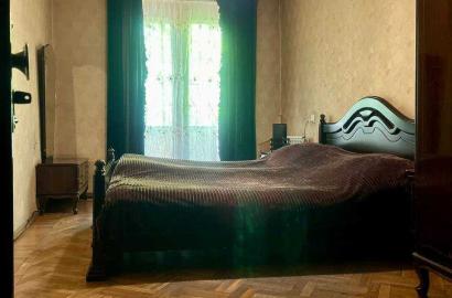 იყიდება ახალი გარემონტებული 5 ოთახიანი ბინა