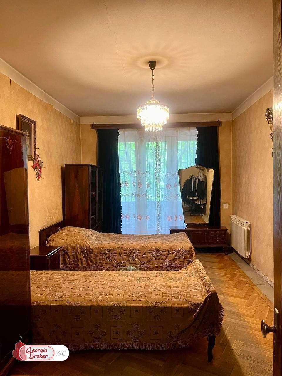 იყიდება ახალი გარემონტებული 5 ოთახიანი ბინა