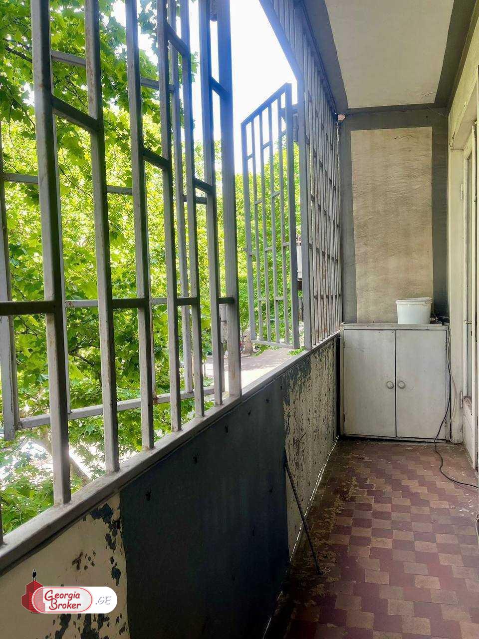 იყიდება ახალი გარემონტებული 5 ოთახიანი ბინა