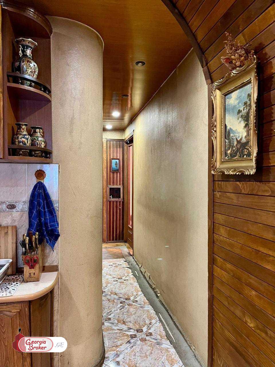 იყიდება ახალი გარემონტებული 5 ოთახიანი ბინა