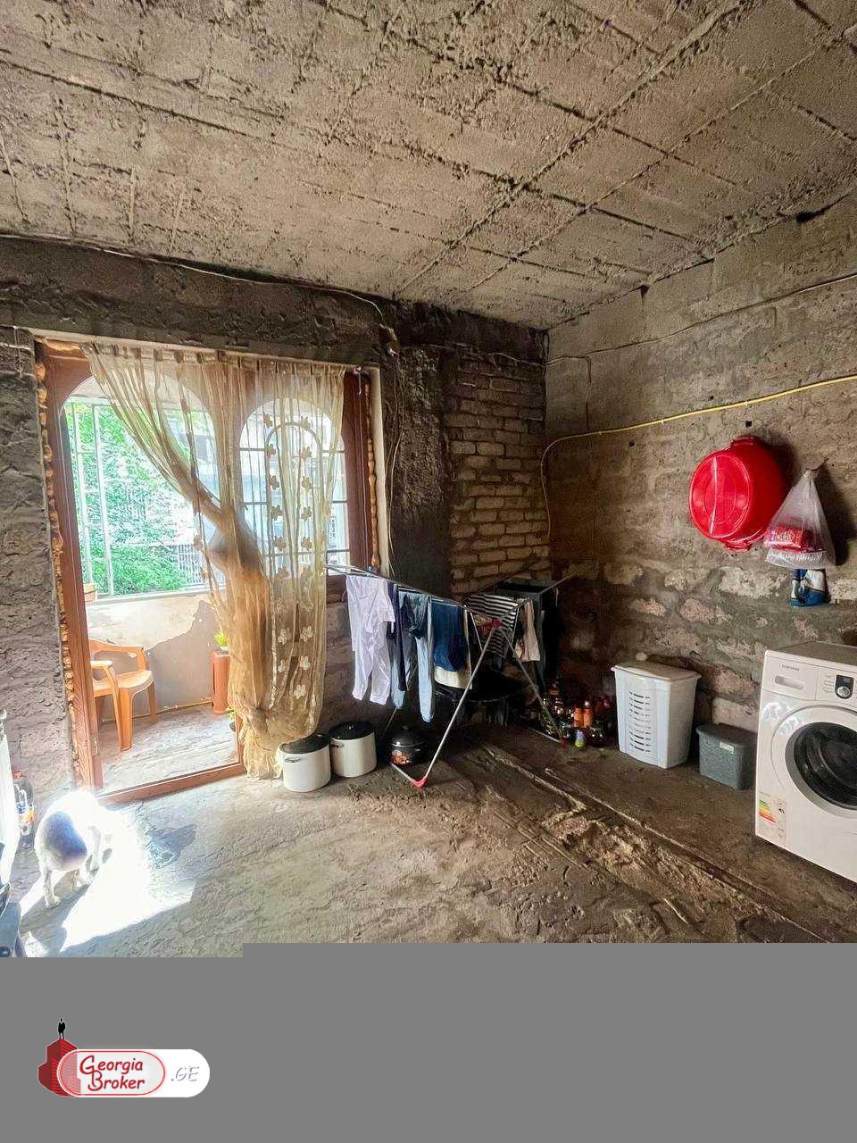 იყიდება ახალი გარემონტებული 5 ოთახიანი ბინა