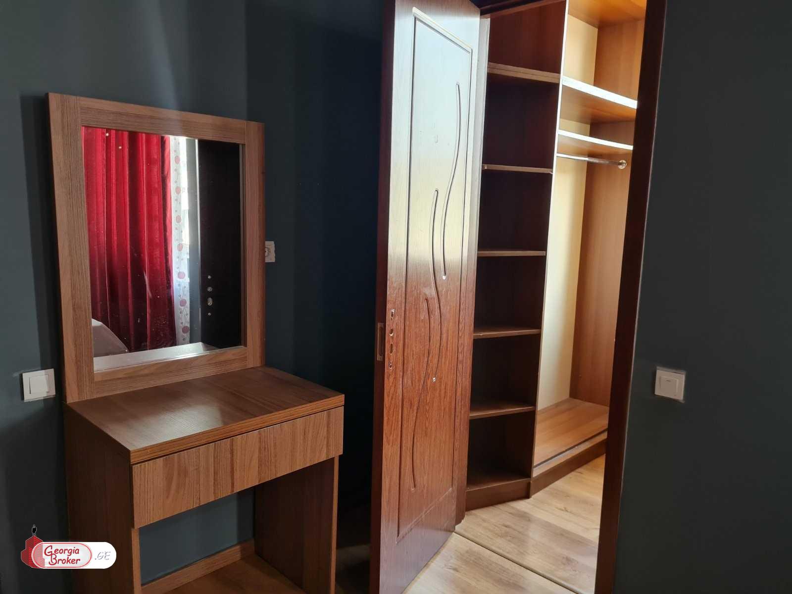 продается квартира с новым ремонтом 3-комнаты